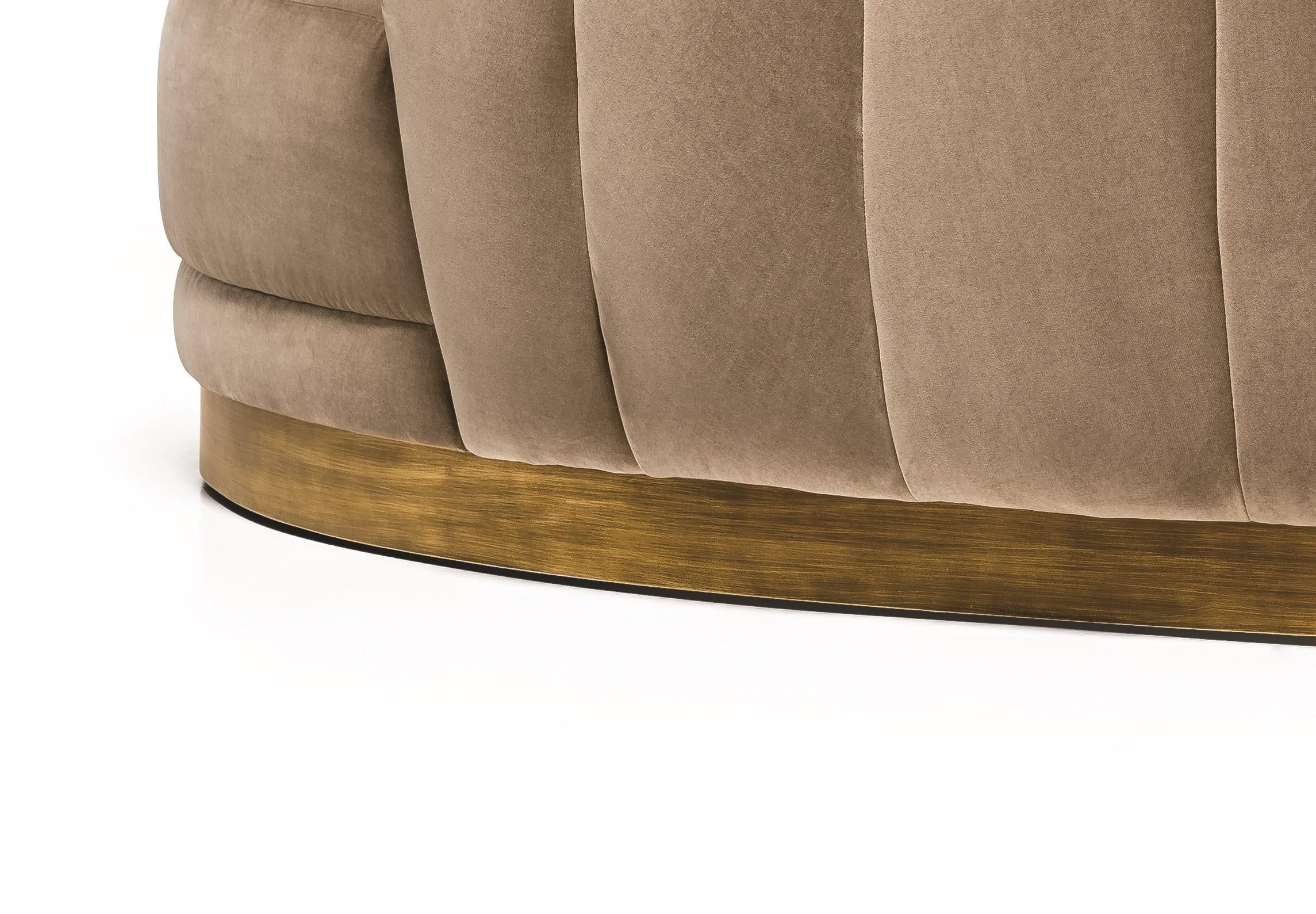 https://a.1stdibscdn.com/hollywood-regency-style-sofa-with-curved-silhouette-by-mondo-design-studio-for-sale-picture-6/f_27693/f_474353921762556128064/ALEAL_Halfmoon_SOFA_2__master.jpg