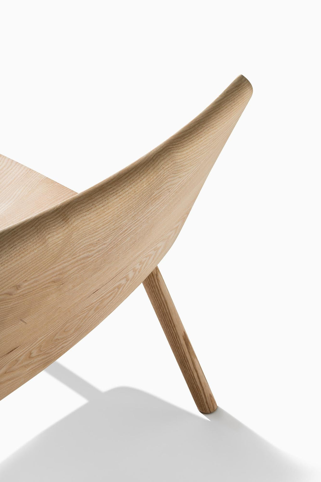 https://a.1stdibscdn.com/minimalist-modern-lounge-chair-in-natural-ash-for-sale-picture-8/f_60192/f_277989521647354627922/ALLAY_freixo_3_master.jpg