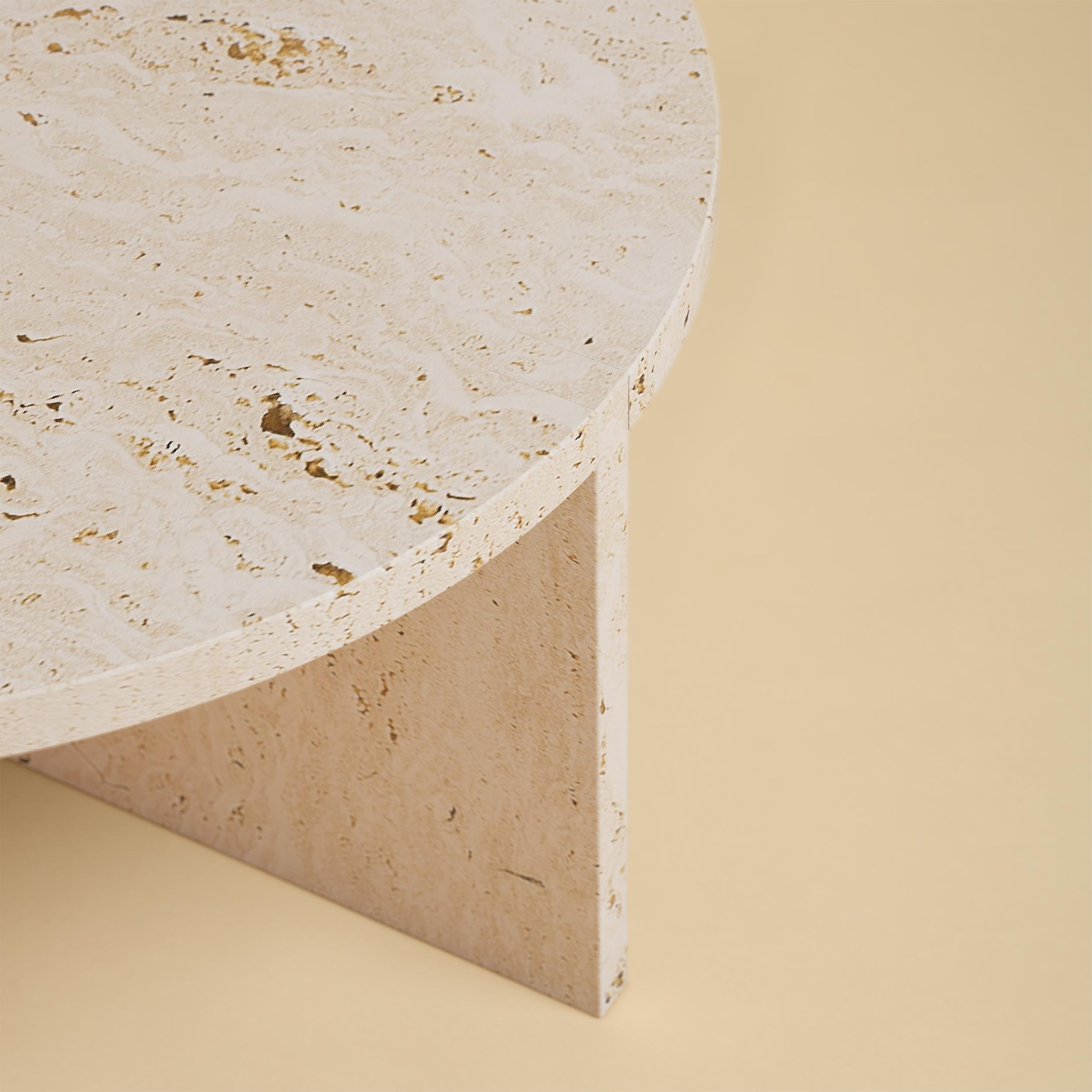 https://a.1stdibscdn.com/roman-travertine-marble-round-coffee-table-made-in-italy-for-sale-picture-2/f_80972/f_361852821694848829793/ALP_Levanto_Hashi_03_RomanTravertine_master.jpg