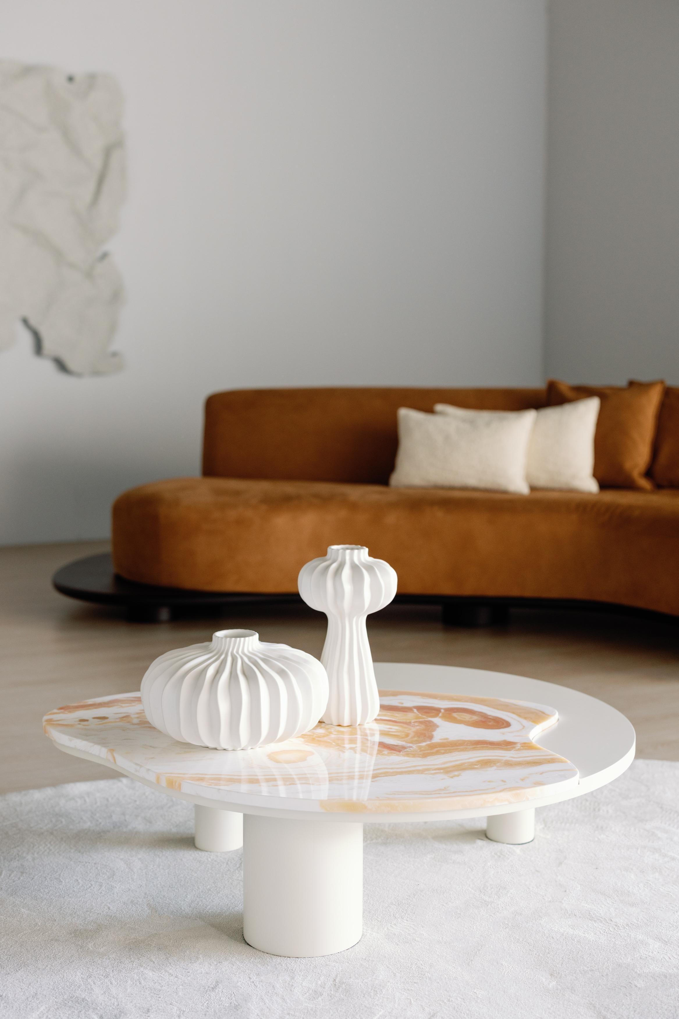 https://a.1stdibscdn.com/modern-galapinhos-sofa-cream-linen-handmade-in-portugal-by-greenapple-for-sale-picture-6/f_53532/f_380023021705594975982/AMBIENTE_705_D_master.jpg