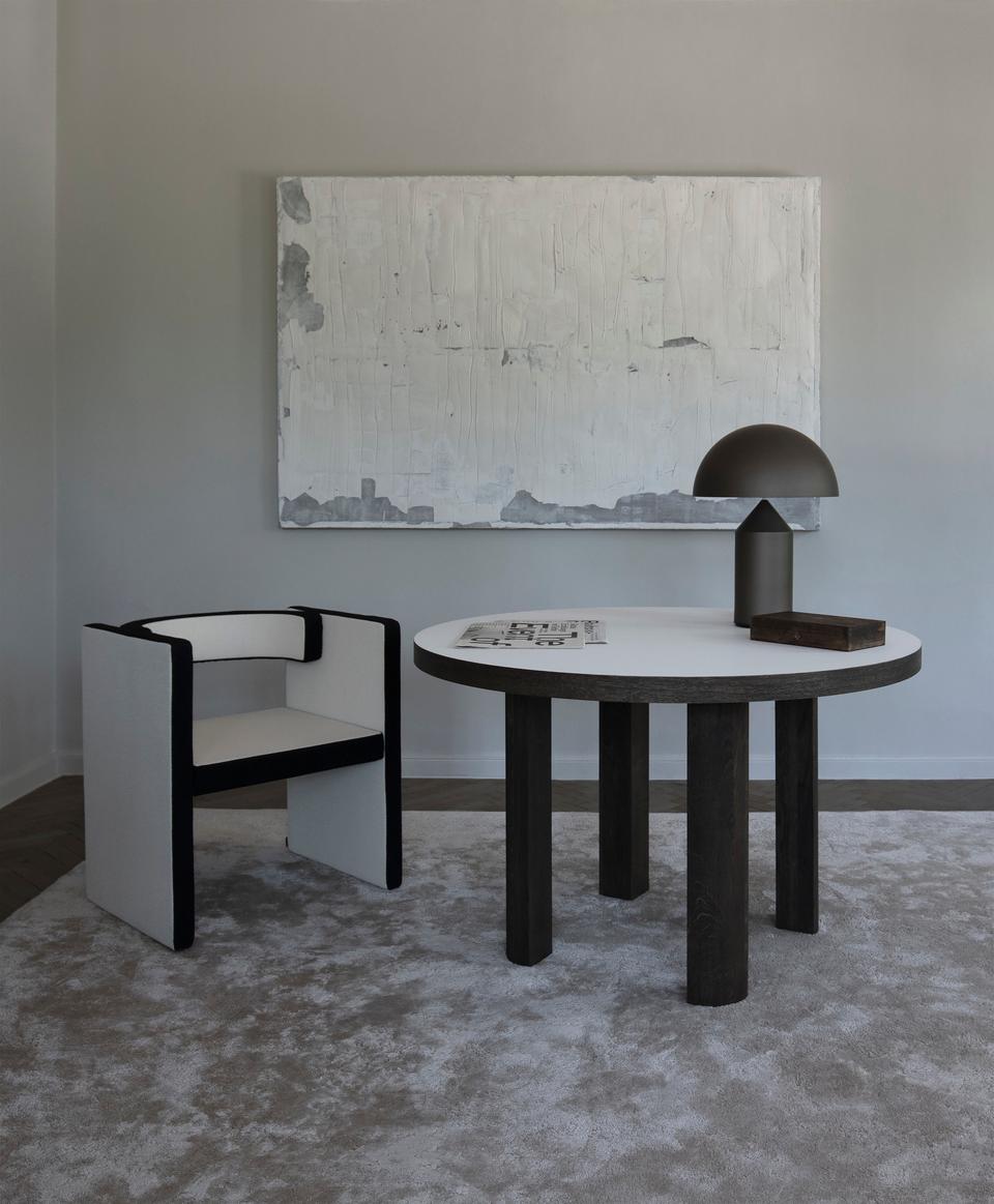 https://a.1stdibscdn.com/contemporary-round-table-quarter-smoked-oak-for-sale-picture-6/f_31233/f_311338721667492204758/AMBIENT_143_master.jpg