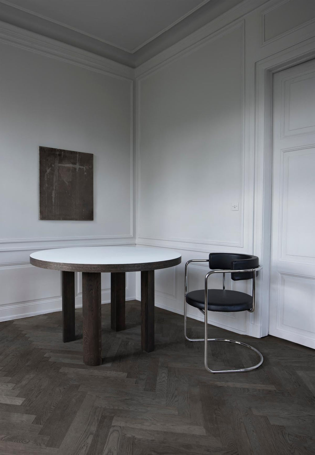 https://a.1stdibscdn.com/contemporary-round-table-quarter-smoked-oak-for-sale-picture-7/f_31233/f_311338721667492204951/AMBIENT_146_master.jpg