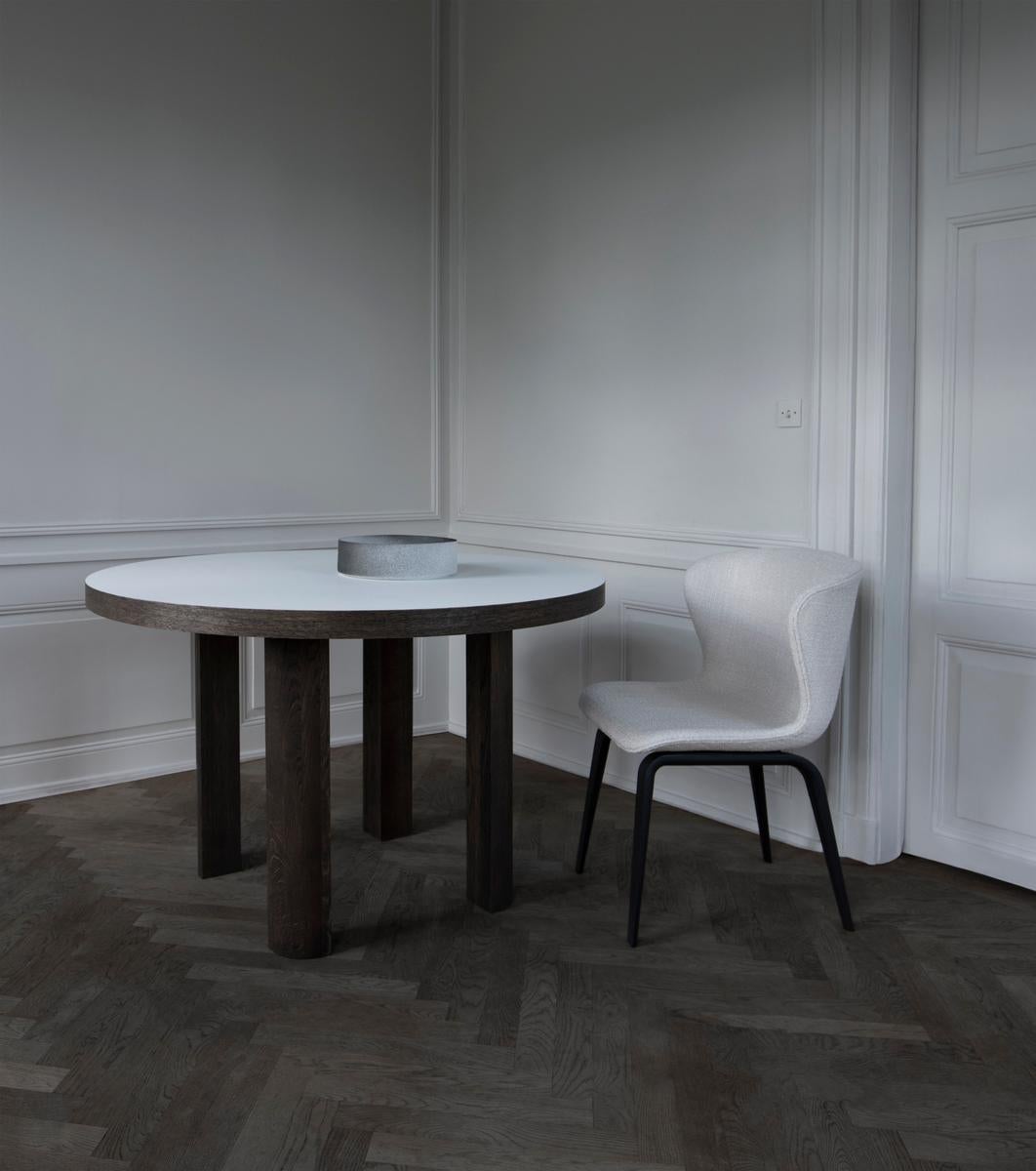 https://a.1stdibscdn.com/contemporary-round-table-quarter-smoked-oak-for-sale-picture-8/f_31233/f_311338721667492205107/AMBIENT_147_master.jpg
