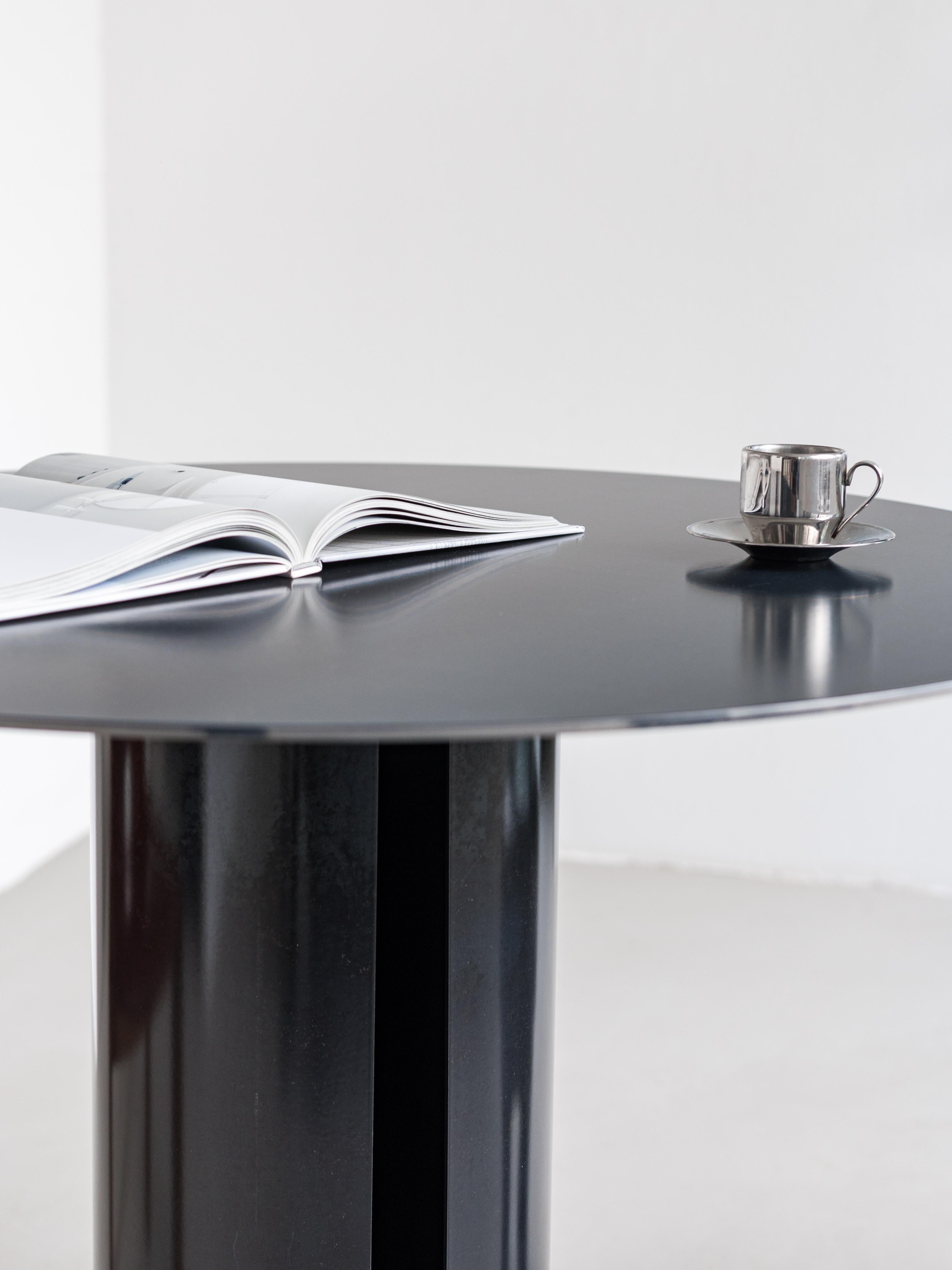 https://a.1stdibscdn.com/spinzi-palladium-italian-contemporary-21st-century-dining-table-in-burned-metal-for-sale-picture-4/32076752/f_379075221705050198598/_AMP4002_master_master.jpg