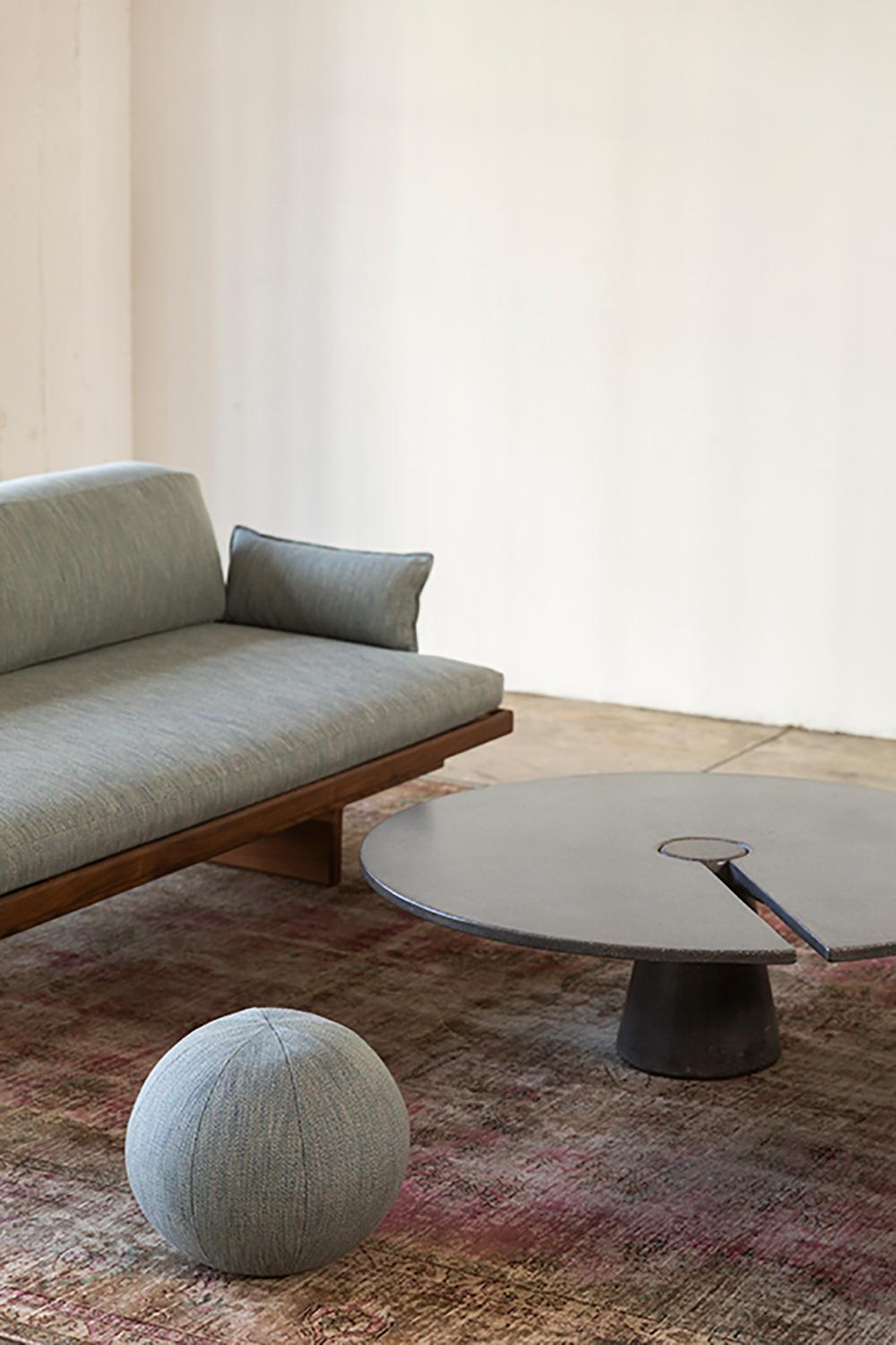 https://a.1stdibscdn.com/james-de-wulf-black-walnut-daybed-for-sale-picture-9/f_12242/f_204272221599004847506/_AMS1584small_master.jpg