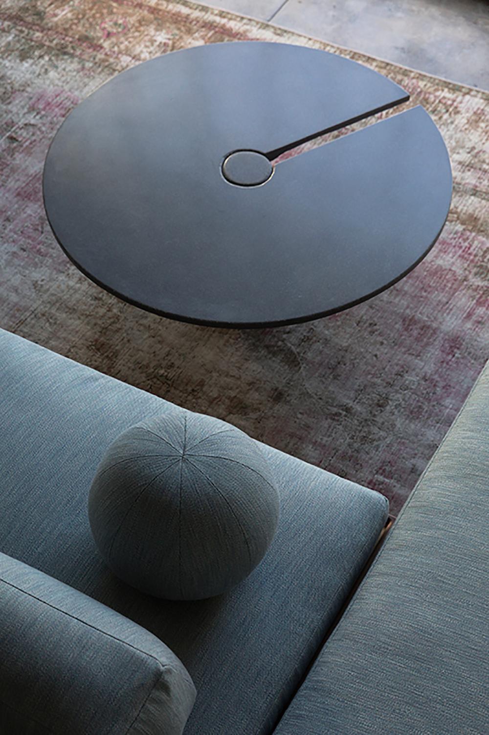 https://a.1stdibscdn.com/james-de-wulf-straight-split-locking-concrete-coffee-table-for-sale-picture-11/f_12242/f_189734021598993150586/_AMS1776_1__master.jpg