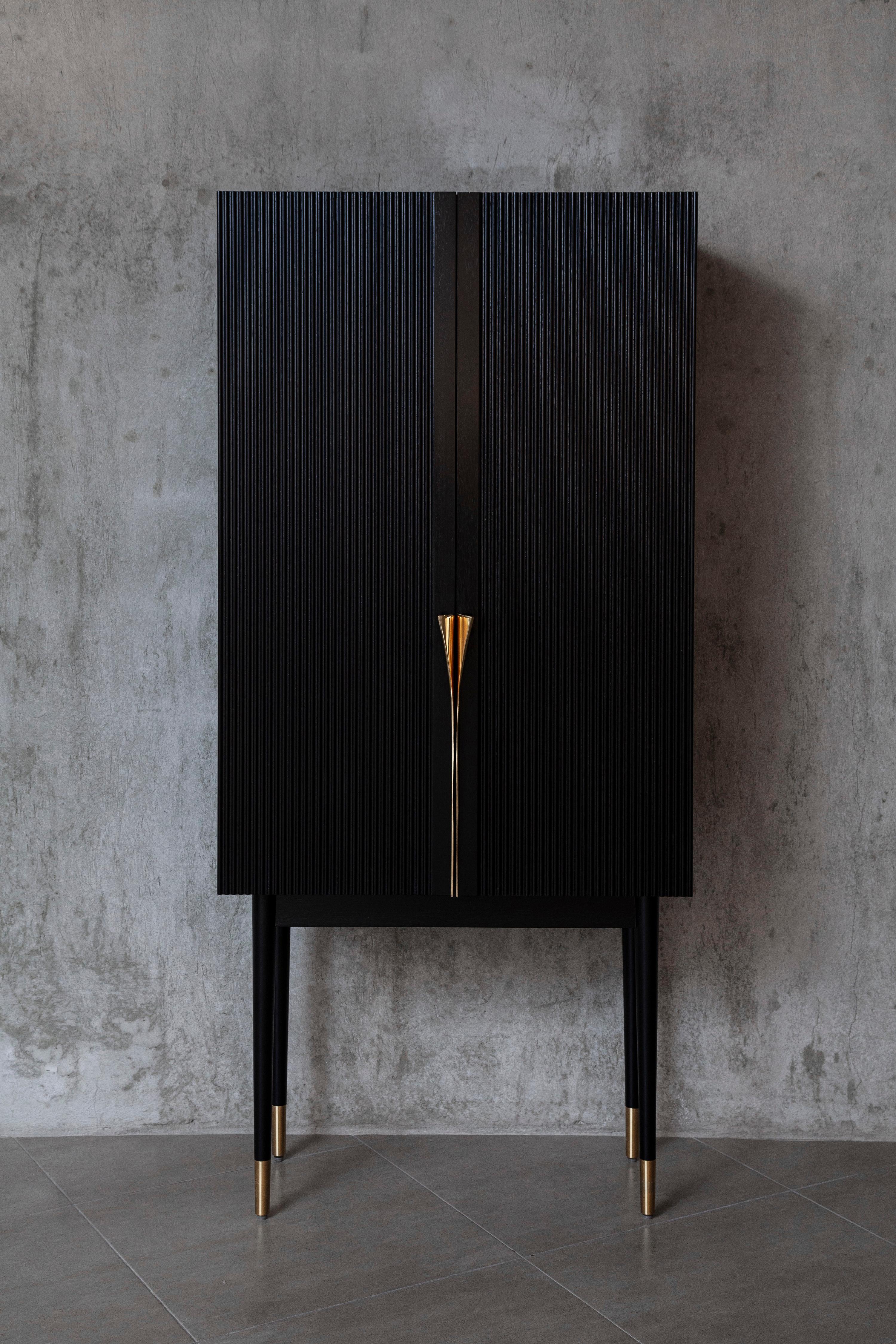 https://a.1stdibscdn.com/perfidia-bar-cabinet-in-solid-wood-with-cast-bronze-details-by-estudio-andean-for-sale-picture-2/f_12192/f_468811321759325683921/ANDEAN_APERACC01_02_CHRISFALCONY_master.jpg