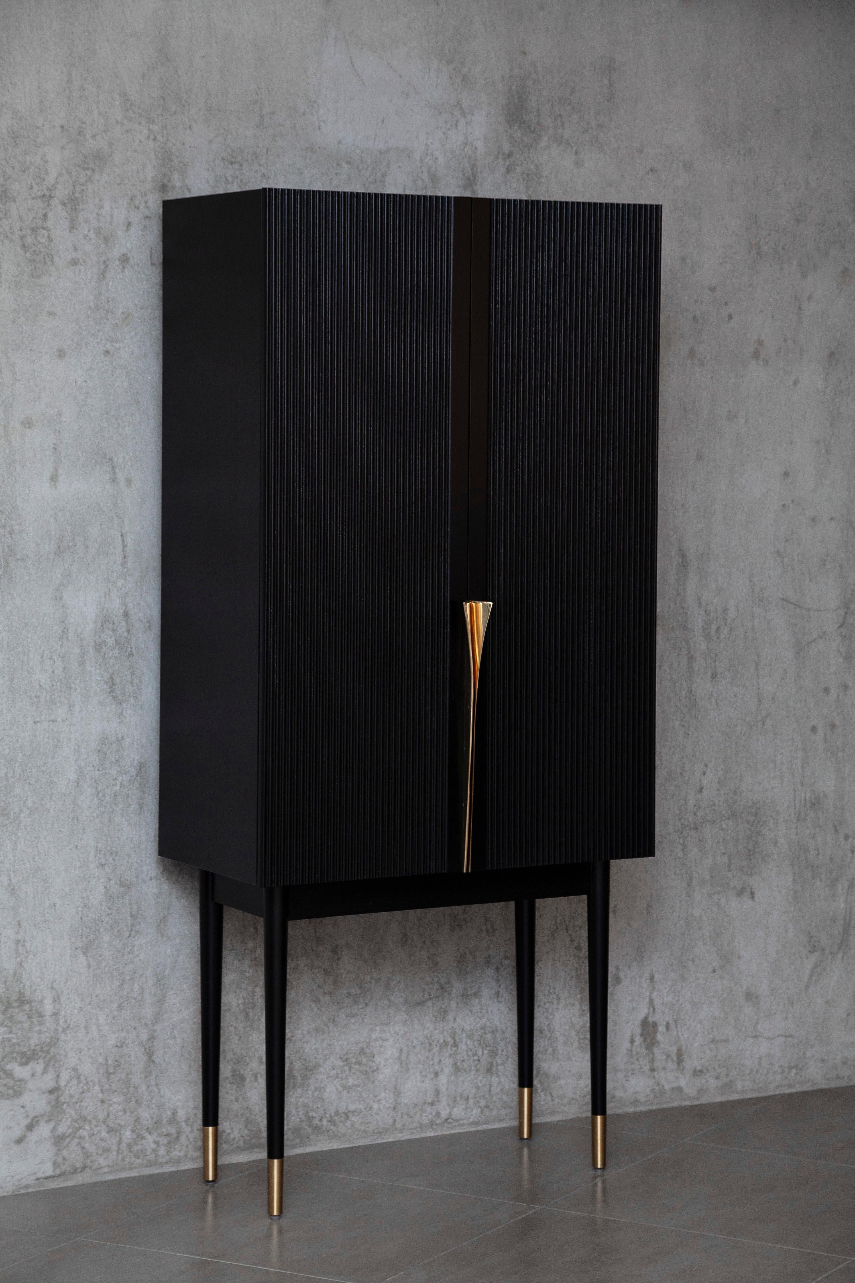 https://a.1stdibscdn.com/perfidia-bar-cabinet-in-solid-wood-with-cast-bronze-details-by-estudio-andean-for-sale-picture-11/f_12192/f_468811321759325745018/ANDEAN_APERACC01_03_CHRISFALCONY_master.jpg
