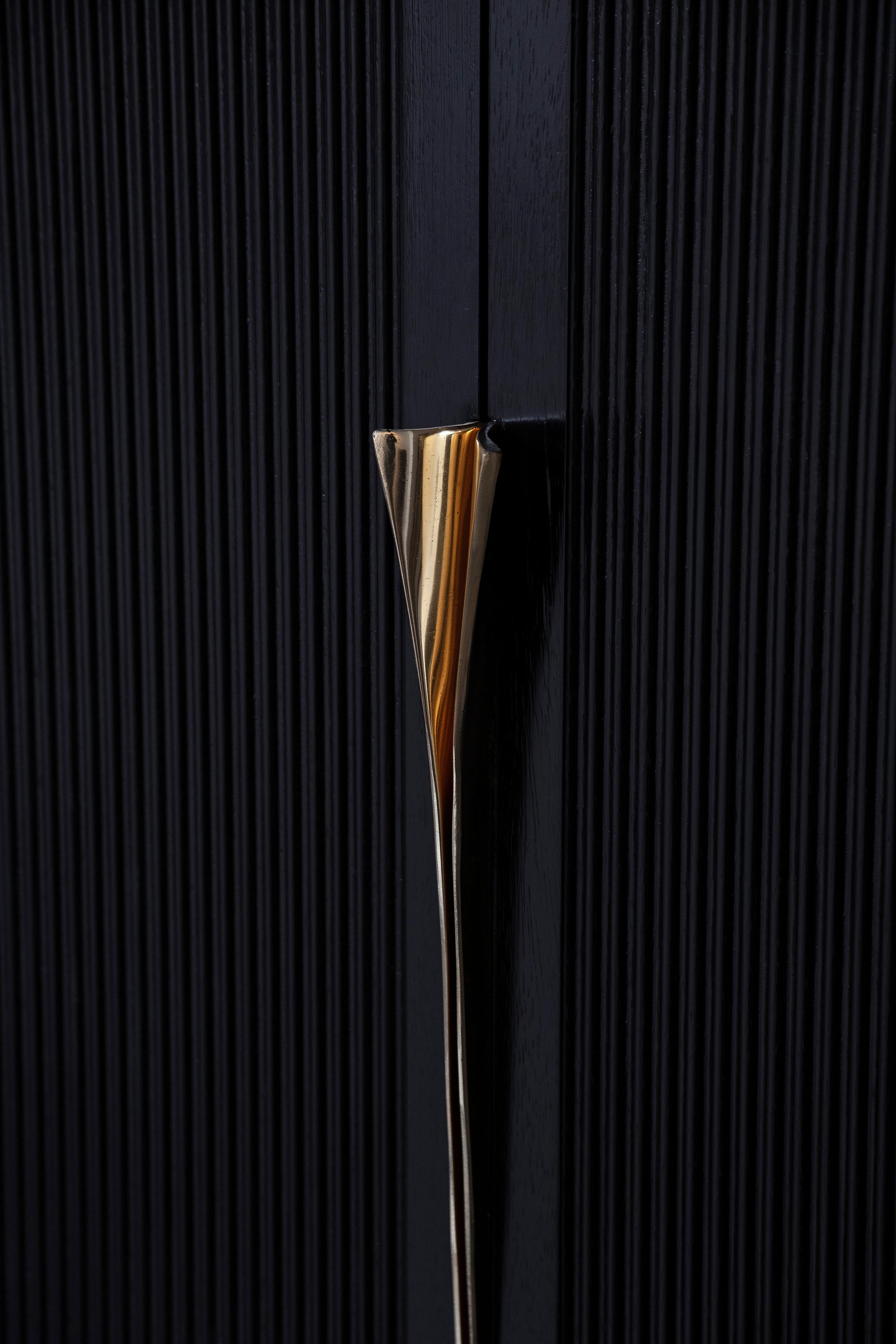 https://a.1stdibscdn.com/perfidia-bar-cabinet-in-solid-wood-with-cast-bronze-details-by-estudio-andean-for-sale-picture-3/f_12192/f_468811321759325680898/ANDEAN_APERACC01_04_CHRISFALCONY_master.jpg