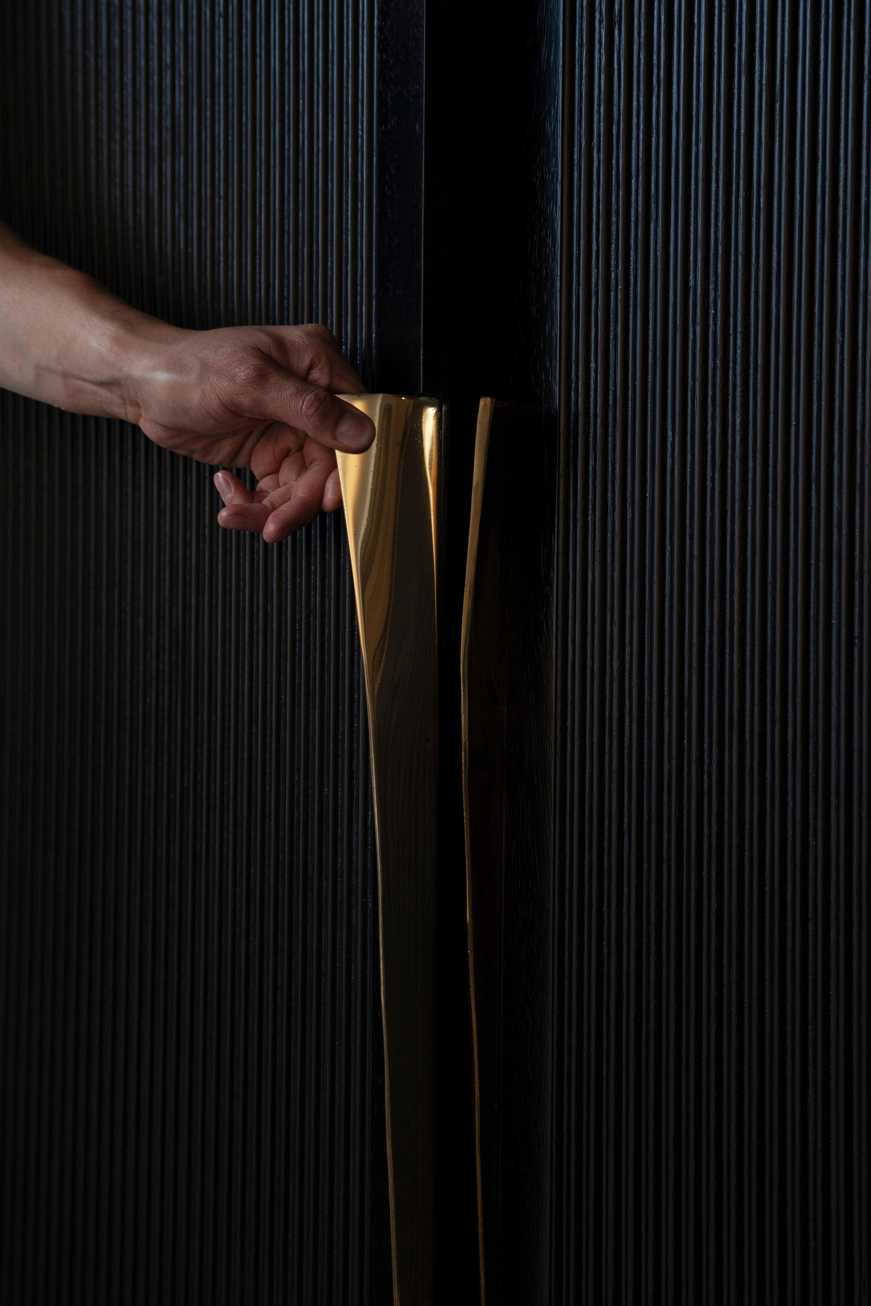 https://a.1stdibscdn.com/perfidia-bar-cabinet-in-solid-wood-with-cast-bronze-details-by-estudio-andean-for-sale-picture-4/f_12192/f_468811321759325681071/ANDEAN_APERACC01_05_CHRISFALCONY_master.jpg
