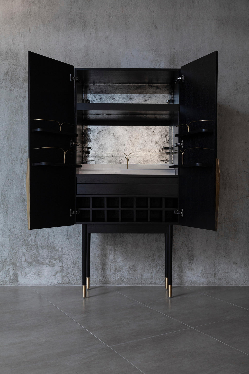 https://a.1stdibscdn.com/perfidia-bar-cabinet-in-solid-wood-with-cast-bronze-details-by-estudio-andean-for-sale-picture-12/f_12192/f_468811321759325745252/ANDEAN_APERACC01_06_CHRISFALCONY_master.jpg