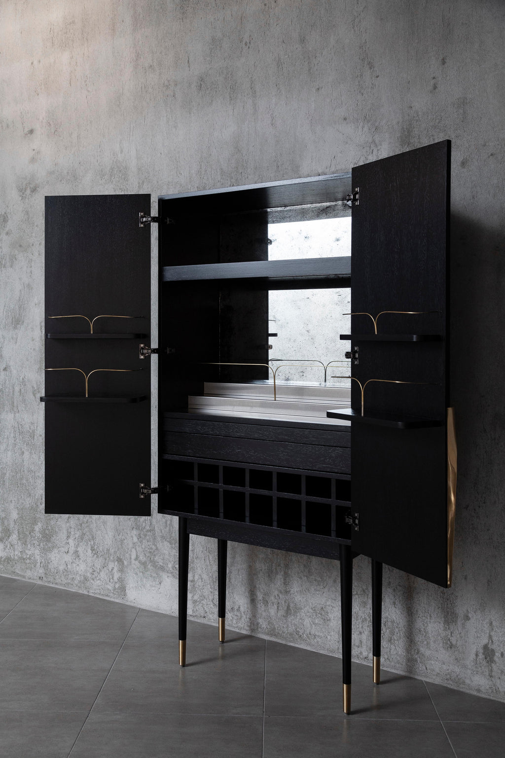 https://a.1stdibscdn.com/perfidia-bar-cabinet-in-solid-wood-with-cast-bronze-details-by-estudio-andean-for-sale-picture-13/f_12192/f_468811321759325745320/ANDEAN_APERACC01_07_CHRISFALCONY_master.jpg