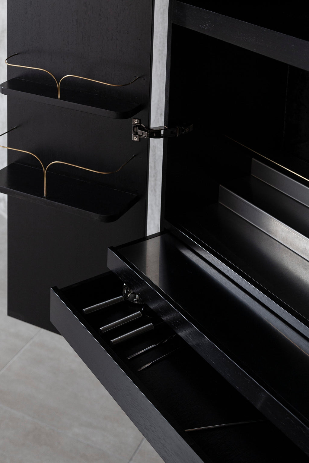 https://a.1stdibscdn.com/perfidia-bar-cabinet-in-solid-wood-with-cast-bronze-details-by-estudio-andean-for-sale-picture-8/f_12192/f_468811321759325687971/ANDEAN_APERACC01_12_CHRISFALCONY_master.jpg