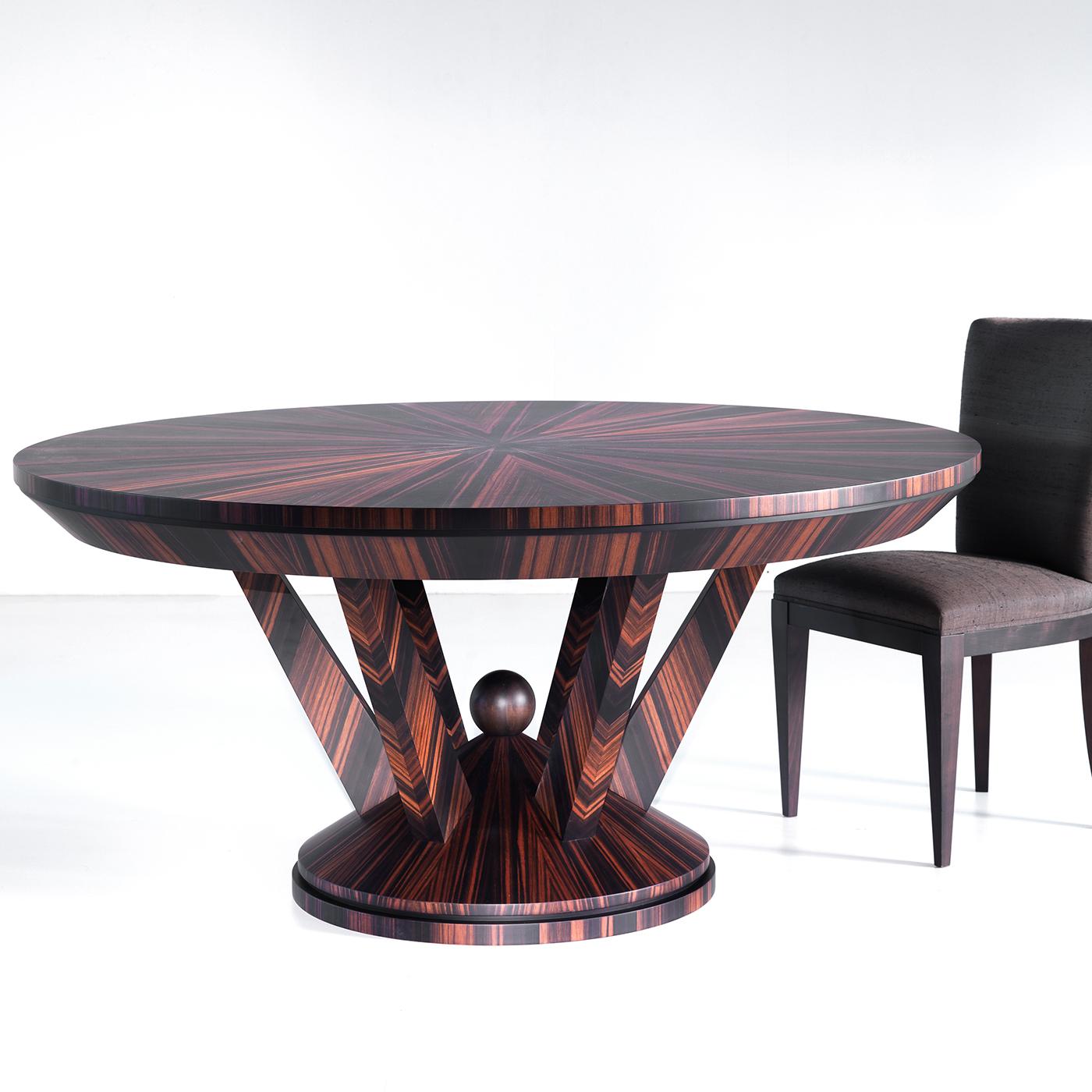 https://a.1stdibscdn.com/ebony-round-dining-table-for-sale-picture-3/22569652/f_223027921611815558700/ANNICO_120_B20200803_24_b5z14z_master.jpg