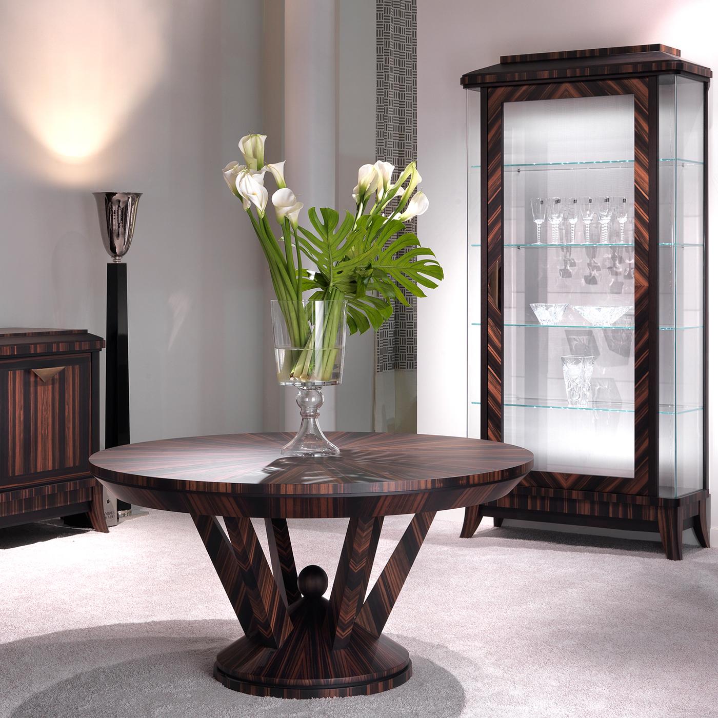 https://a.1stdibscdn.com/ebony-1-door-display-cabinet-for-sale-picture-3/22569652/f_223028621611816154553/ANNICO_129_B20200803_24_19p1qqi_master.jpg