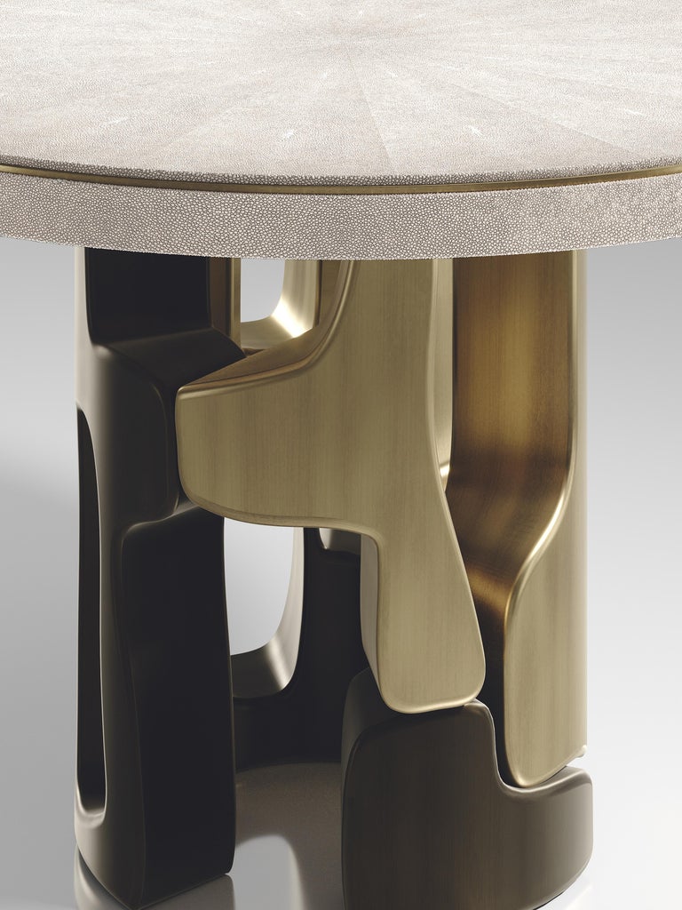 https://a.1stdibscdn.com/shell-inlaid-dining-table-with-bronze-patina-brass-details-by-kifu-paris-for-sale-picture-15/f_45491/f_333219921678955595671/APOLIE_BRG_D1_DETAIL_20003_master.jpeg?width=768