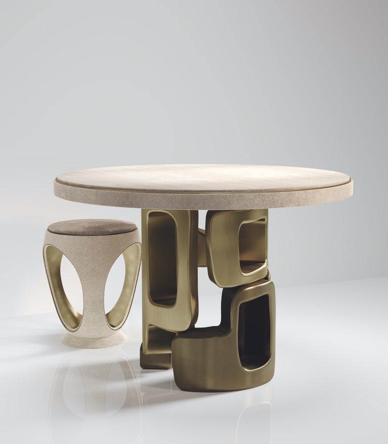 https://a.1stdibscdn.com/shell-inlaid-dining-table-with-bronze-patina-brass-details-by-kifu-paris-for-sale-picture-13/f_45491/f_333219921678955592828/APOLIE_GR_FINAL_master.jpg?width=768