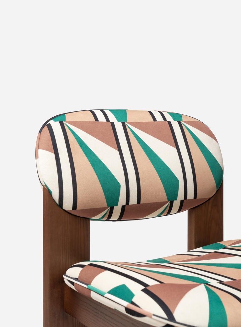 https://a.1stdibscdn.com/dining-archipen-chair-exclusive-artistry-edition-in-o-textile-fabric-by-noom-for-sale-picture-4/f_42321/f_462318721754991111002/ARCHIPEN_CHAIR_ARTISTRY_EDITION_Archive_Fabrics_by_The_O_Textile_6__master.jpg?width=768