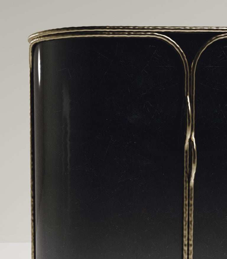 https://a.1stdibscdn.com/shagreen-bar-cabinet-with-chrome-finish-stainless-steel-details-by-ry-augousti-for-sale-picture-16/f_45491/f_359495521693443864091/ARIANE_Bar_L9_de_tail_1_master.jpg?width=768