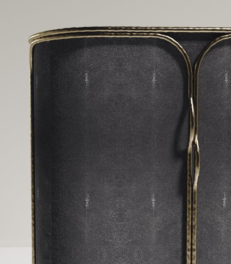https://a.1stdibscdn.com/shagreen-bar-cabinet-with-chrome-finish-stainless-steel-details-by-ry-augousti-for-sale-picture-10/f_45491/f_359495521693443858456/ARIANE_Bar_black_de_tail_1_master.jpg?width=768