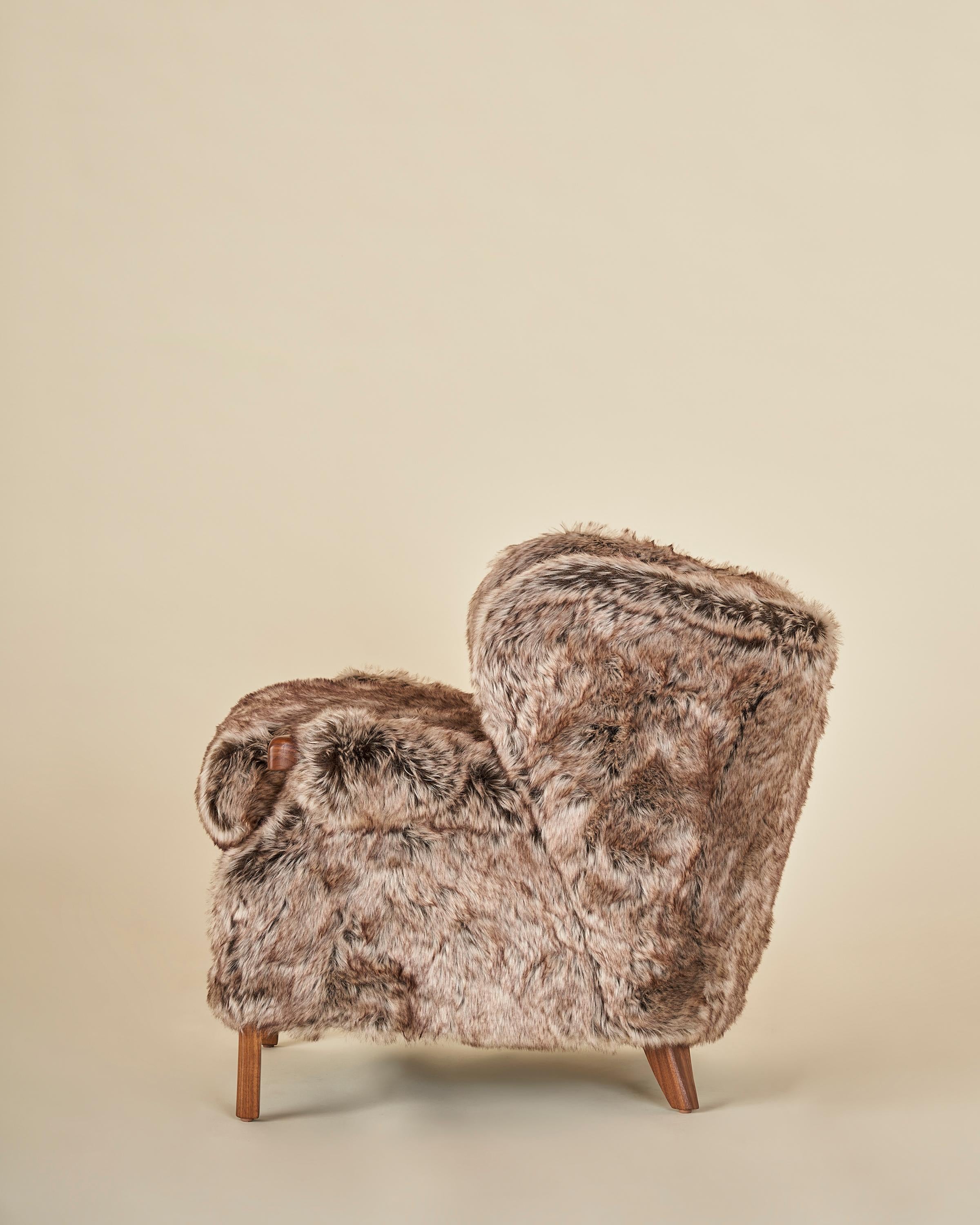 https://a.1stdibscdn.com/fuzzy-sullivan-armchair-by-west-haddon-hall-for-sale-picture-3/f_91342/f_358193821692736525246/ARMCHAIR_0150_master.jpg