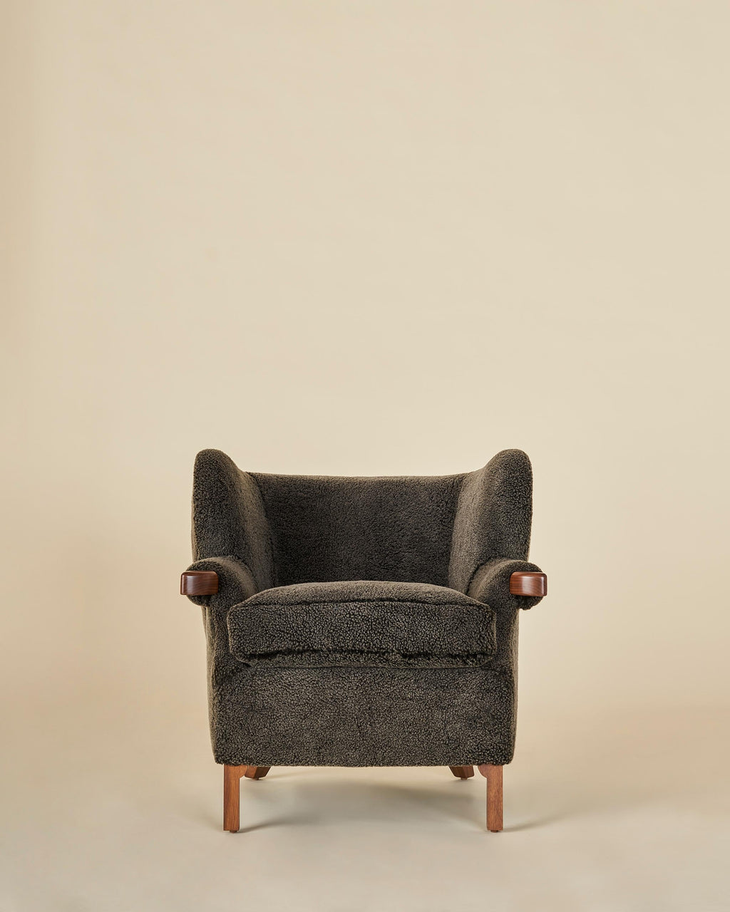 https://a.1stdibscdn.com/sullivan-armchair-by-west-haddon-hall-for-sale-picture-2/f_91342/f_357400021692220013691/ARMCHAIR_02_0161_master.jpg