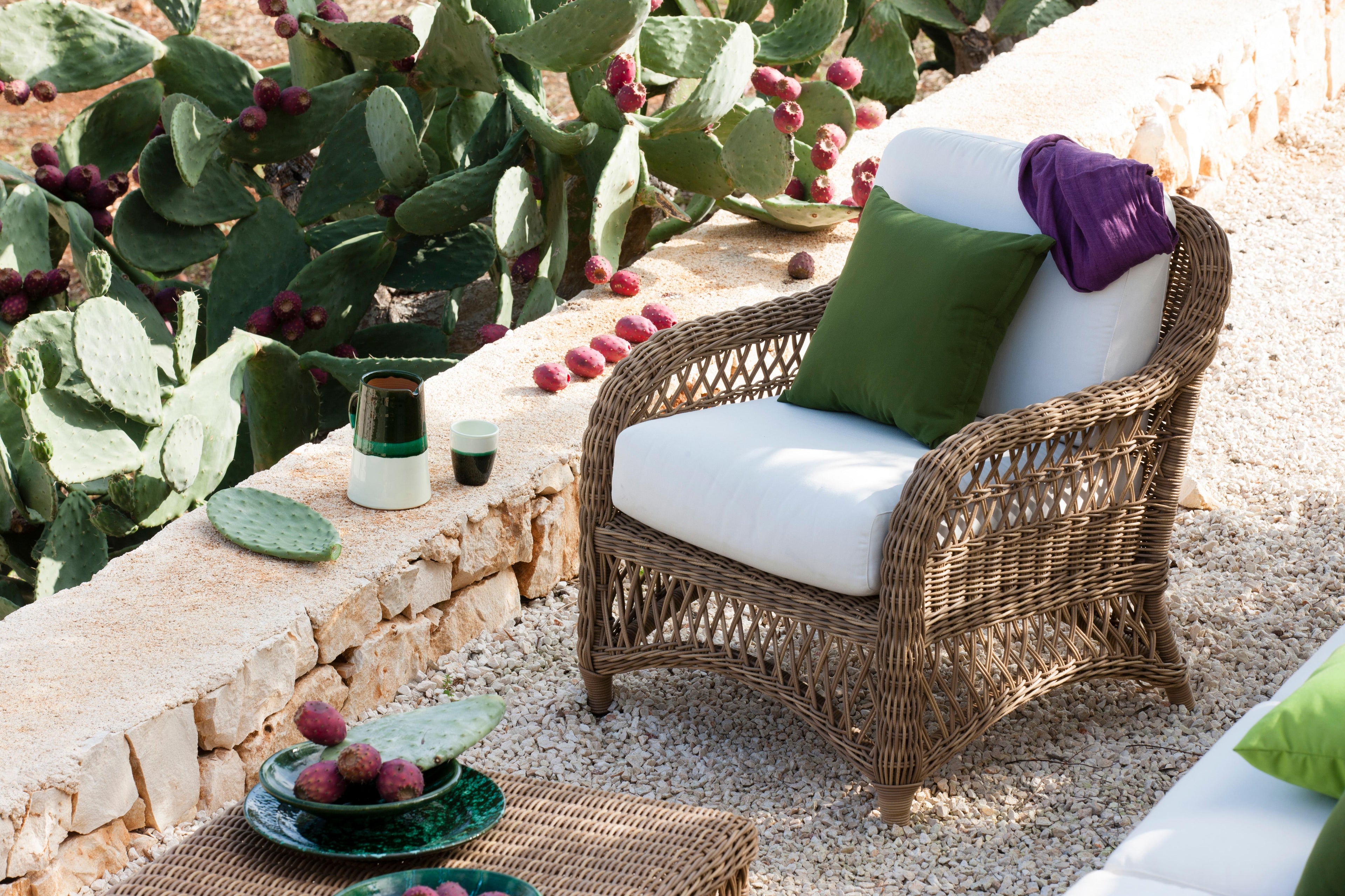https://a.1stdibscdn.com/unopiu-olimpia-coffee-table-outdoor-collection-for-sale-picture-3/f_16392/f_356393721691624591218/ARMCHAIR_2__master.jpg
