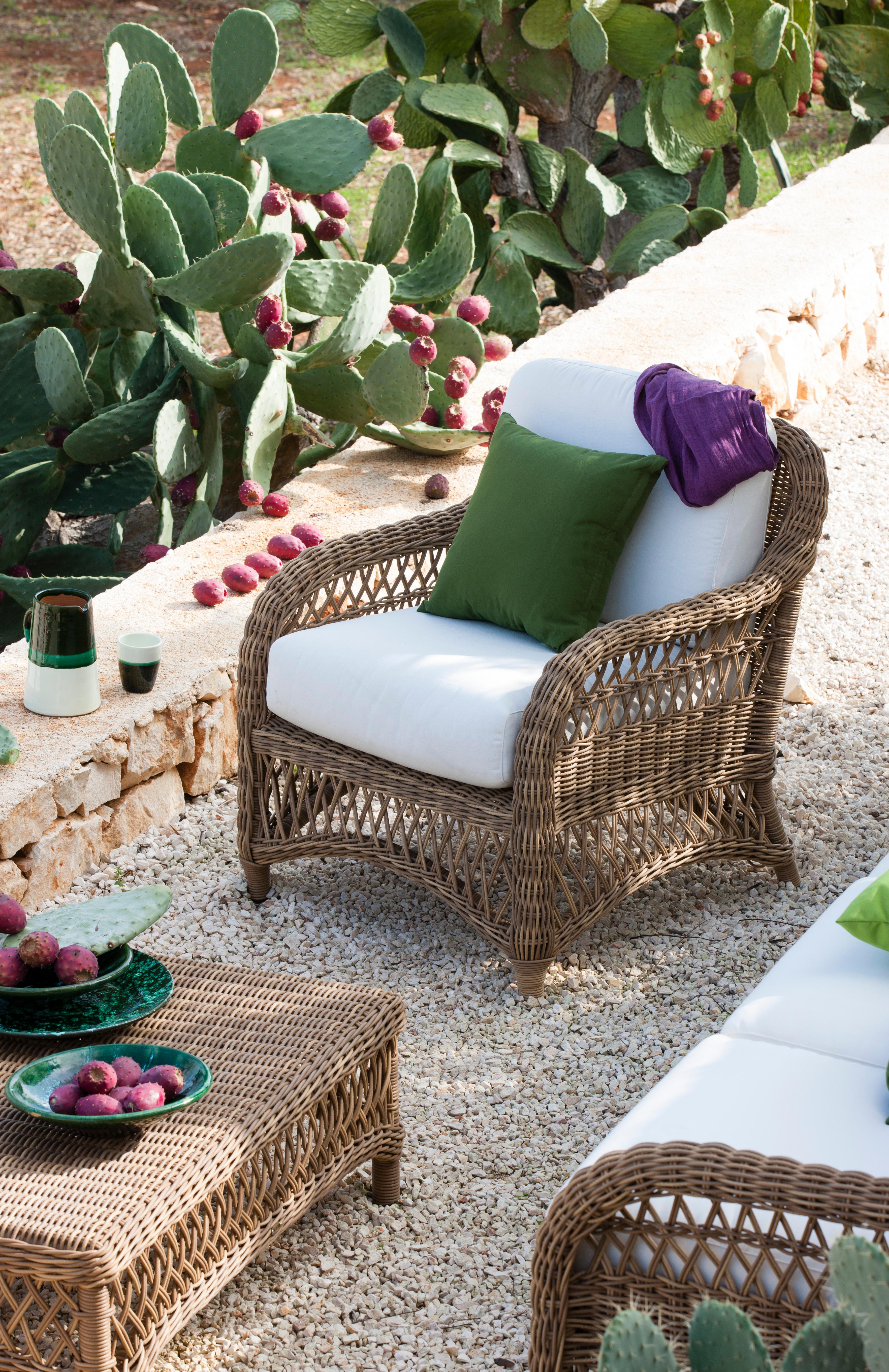 https://a.1stdibscdn.com/unopiu-olimpia-armchair-outdoor-collection-for-sale-picture-5/f_16392/f_356393221691624159950/ARMCHAIR_master.jpg
