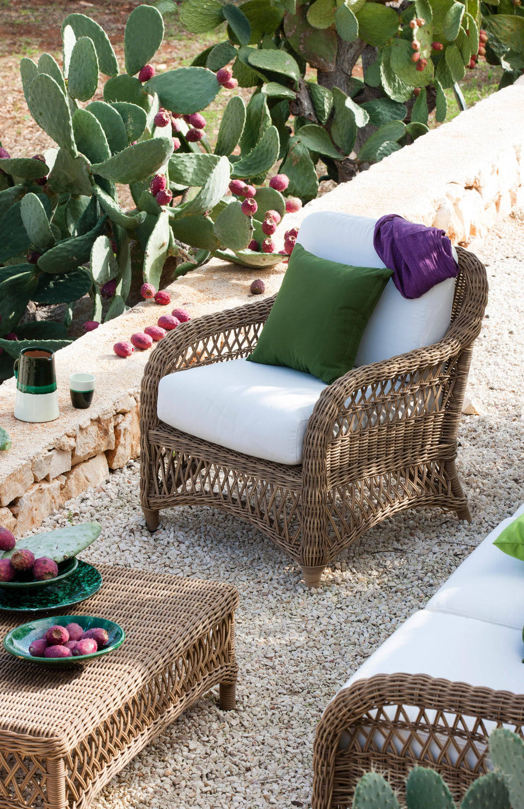 https://a.1stdibscdn.com/unopiu-olimpia-sofa-outdoor-collection-for-sale-picture-5/f_16392/f_356393521691624328537/ARMCHAIR_master.jpg