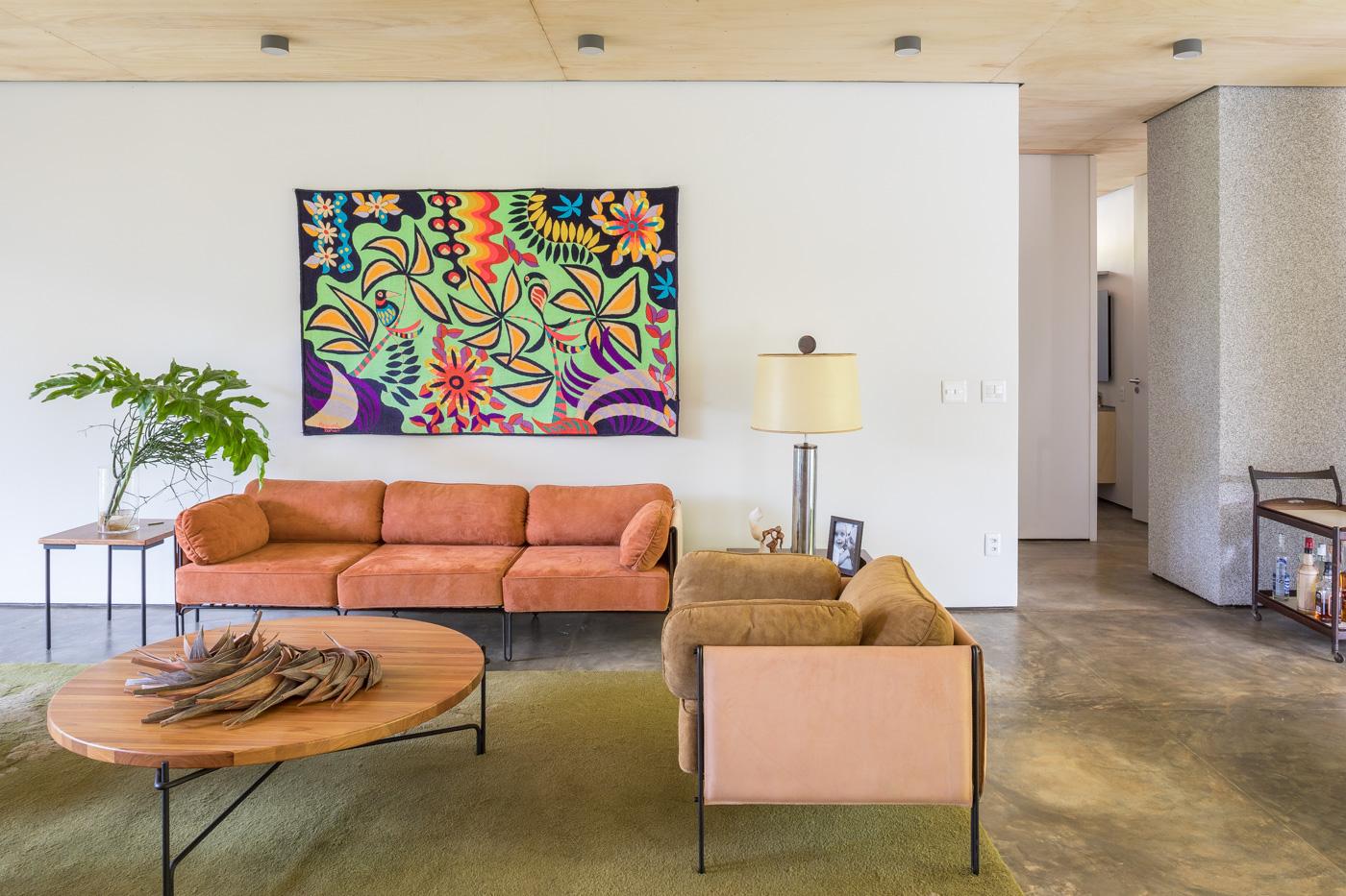 https://a.1stdibscdn.com/contemporary-brazilian-sofa-in-steel-and-leather-sonia-by-samuel-lamas-for-sale-picture-9/f_37403/f_121822131541441829577/_AR_9259_foto_Haruo_Mikami_Baixa_master.jpg
