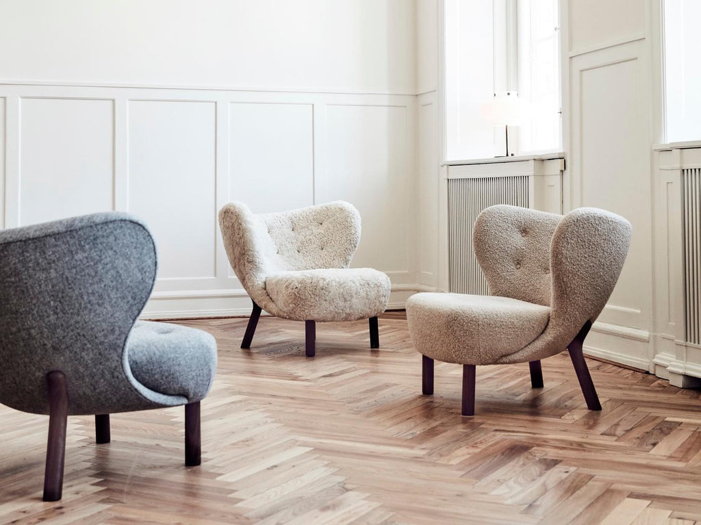 https://a.1stdibscdn.com/mid-century-modern-scandinavian-little-petra-vb1-lounge-chair-by-viggo-boesen-for-sale-picture-5/f_17192/1585589744753/ATD_1306_Little_Petra_VB1_Sheepskin_Moonlight_Hallingdal_130_Karakorum_003_master.jpg