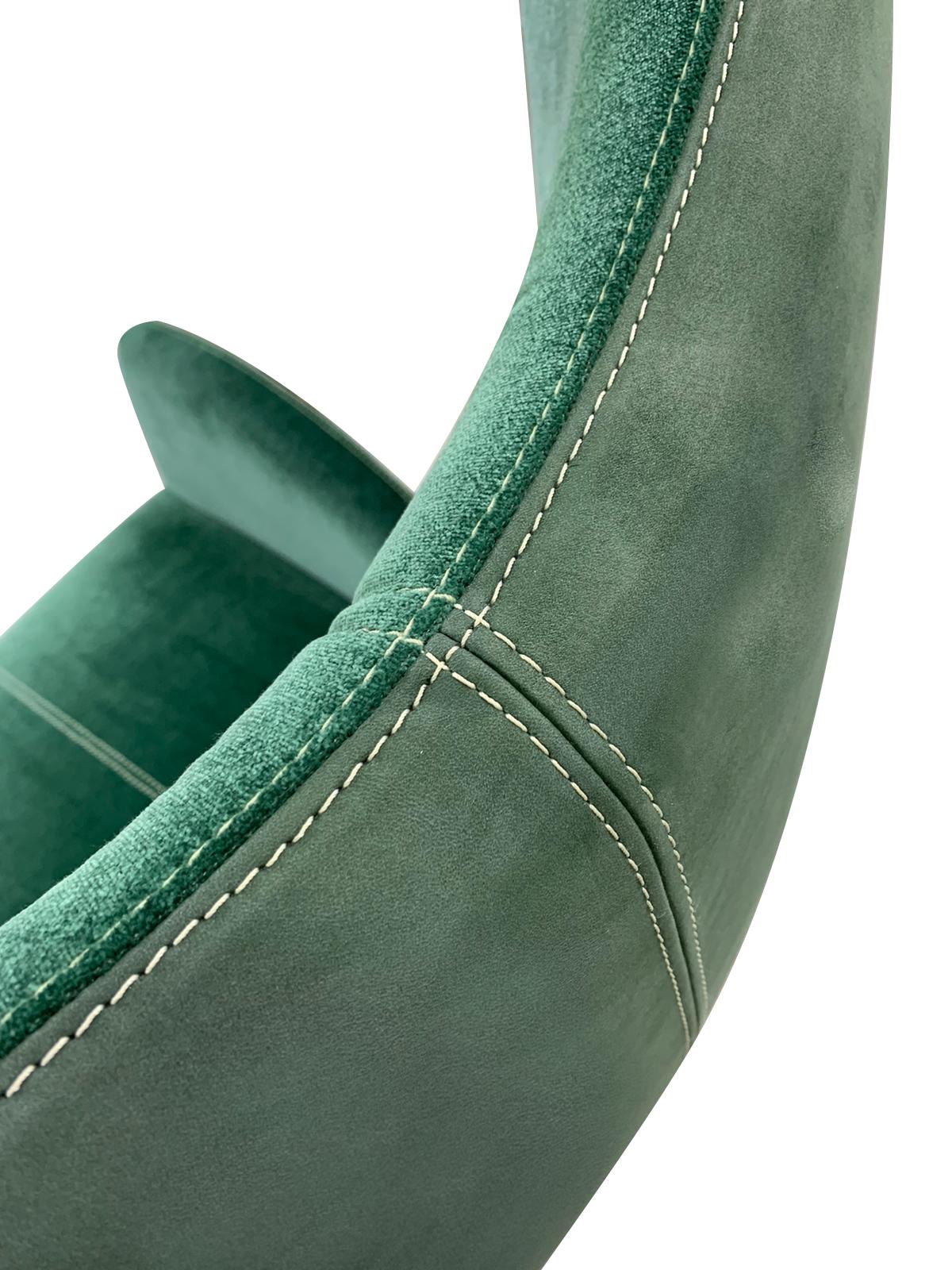 https://a.1stdibscdn.com/modern-wing-chair-upholstered-in-emerald-green-velvet-for-sale-picture-4/f_65442/f_285325421651759160131/AVI_GREEN_4_master.jpg