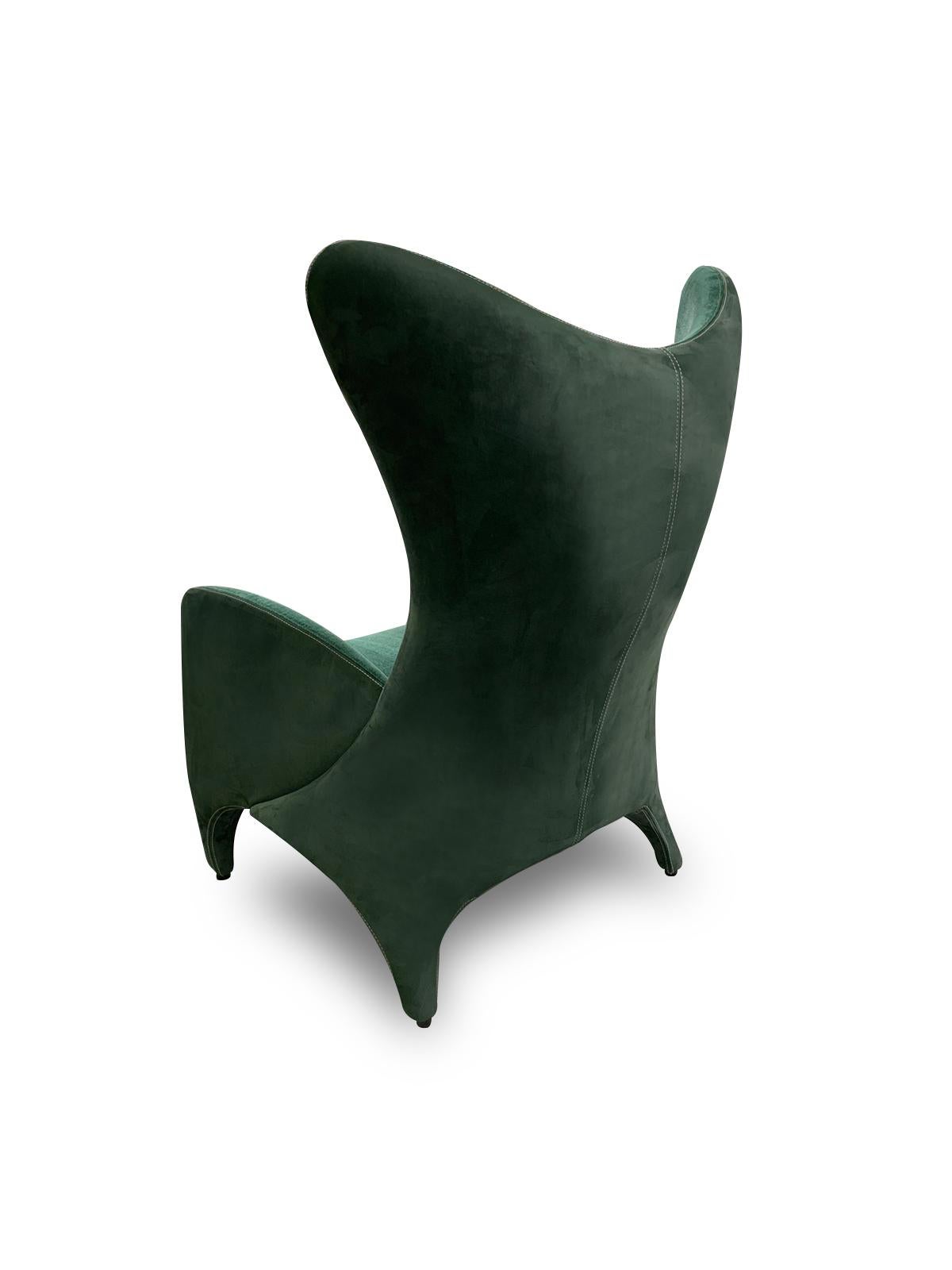 https://a.1stdibscdn.com/modern-wing-chair-upholstered-in-emerald-green-velvet-for-sale-picture-5/f_65442/f_285325421651759160129/AVI_GREEN_5_master.jpg