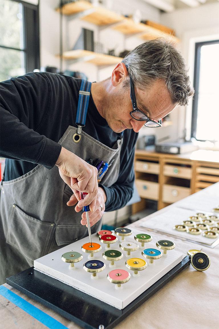https://a.1stdibscdn.com/cabinet-drawer-pulls-by-daughter-mfg-for-sale-picture-15/f_90532/f_393465521713557363490/Aaron_Snow_Photography_master.jpeg