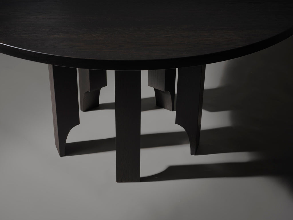 https://a.1stdibscdn.com/round-table-in-solid-natural-light-oak-acer-by-mokko-for-sale-picture-11/f_89302/f_465271921756982400883/Acer_Round_Table_Black_Oak_Detail_1_photo_by_thomas_van_Schaik_master.jpg