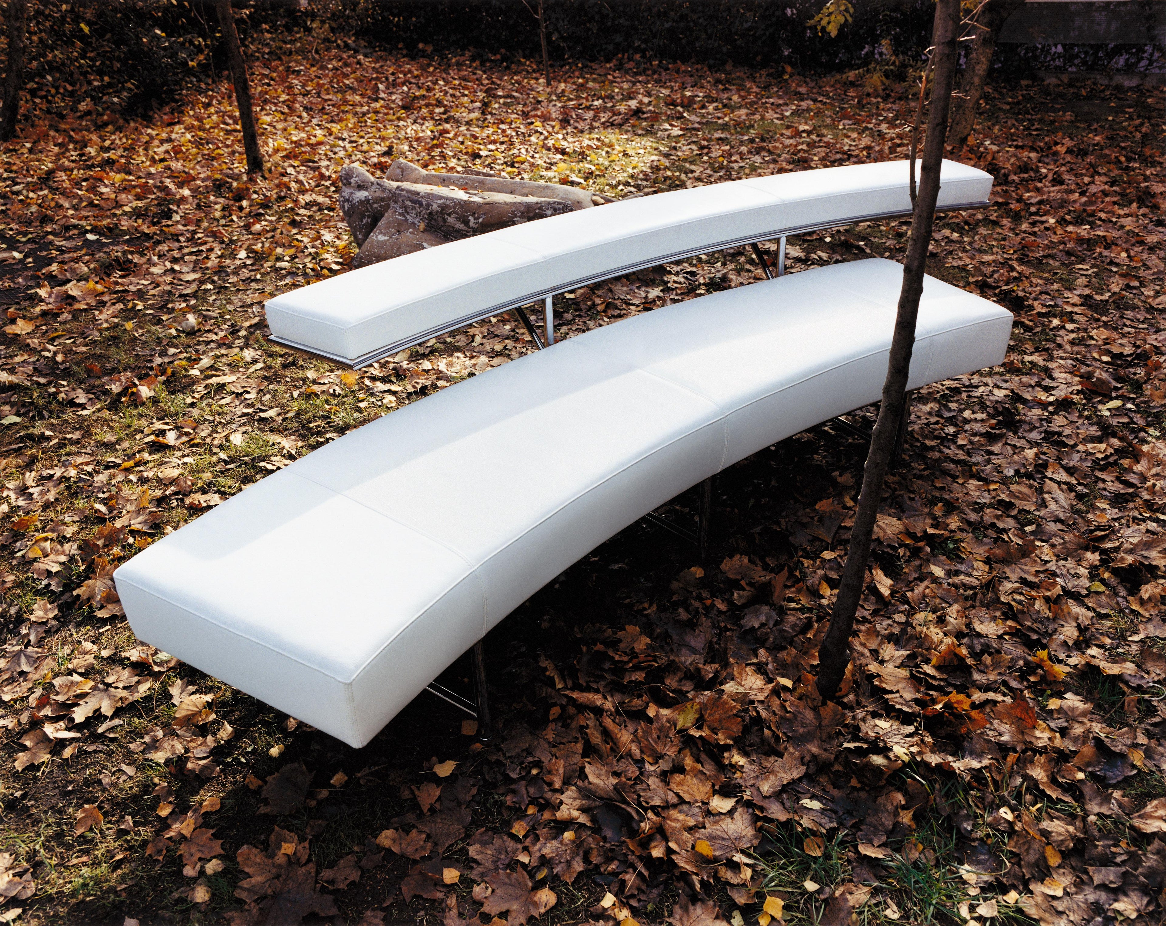 https://a.1stdibscdn.com/classicon-monte-carlo-sofa-in-leather-chrome-by-eileen-gray-for-sale-picture-6/12330573/f_138515811551436596722/Achermann_MonteCarlo_master.jpg