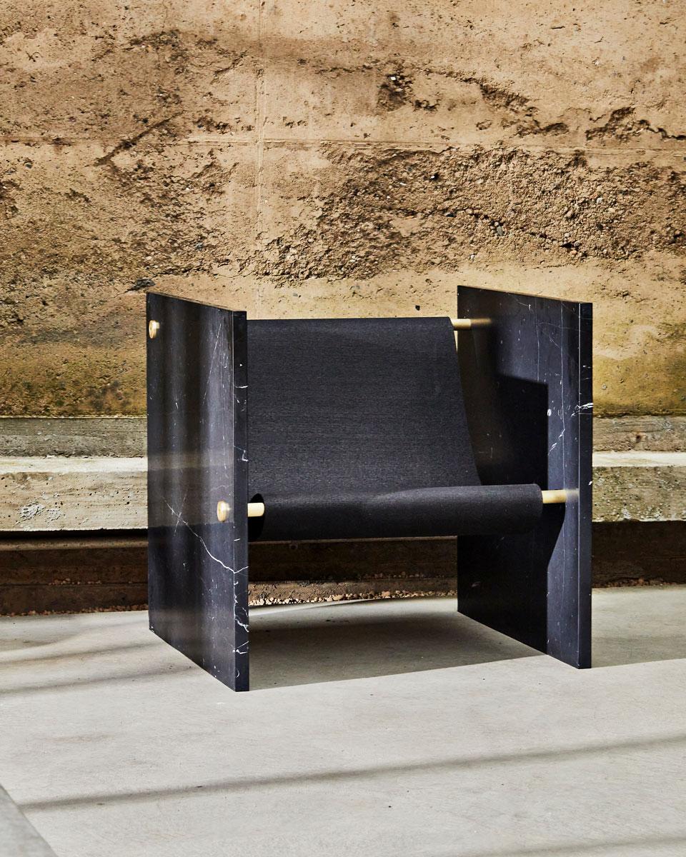 https://a.1stdibscdn.com/black-marble-brass-and-recycled-rubber-chair-by-slash-objects-for-sale-picture-8/f_51721/f_253618721631908298283/Adri_Chair_SlashObjects_Nero_Exterior_Front_web_master.jpg