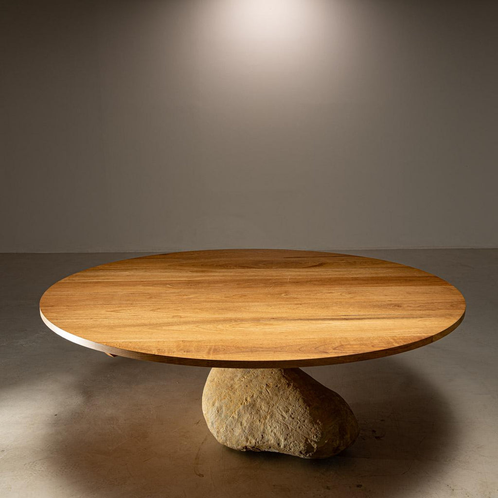 https://a.1stdibscdn.com/round-dining-table-in-catuaba-wood-and-river-stone-by-rodrigo-silveira-brazil-for-sale-picture-4/f_31733/f_450222621747231943385/AleRuaro_20250219015433_master.jpg