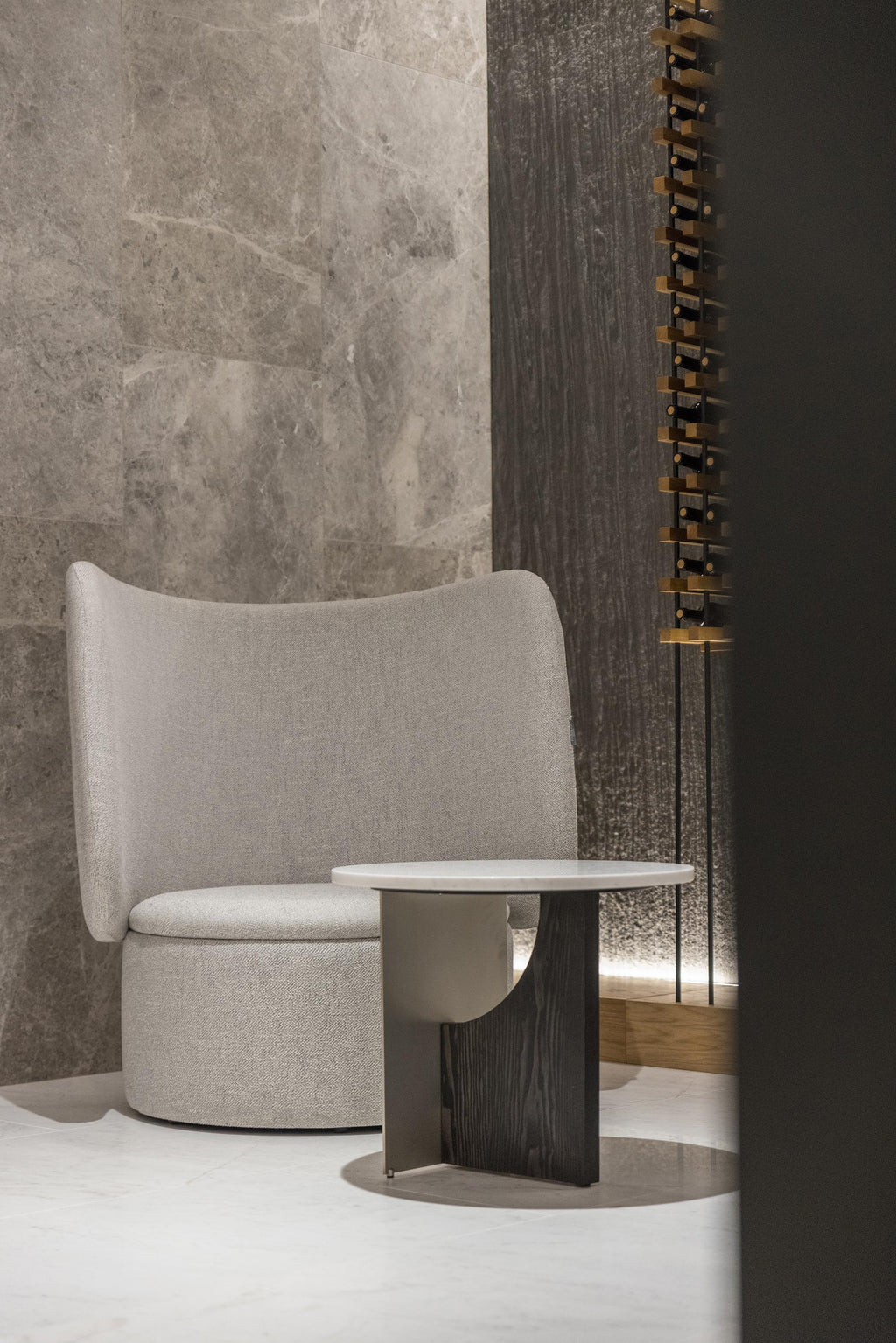 https://a.1stdibscdn.com/set-of-3-marble-tables-in-custom-wood-and-metal-finishes-for-sale-picture-3/f_27693/f_307803021665370757878/Alexandra_COBRA_armchair_04_master.jpg