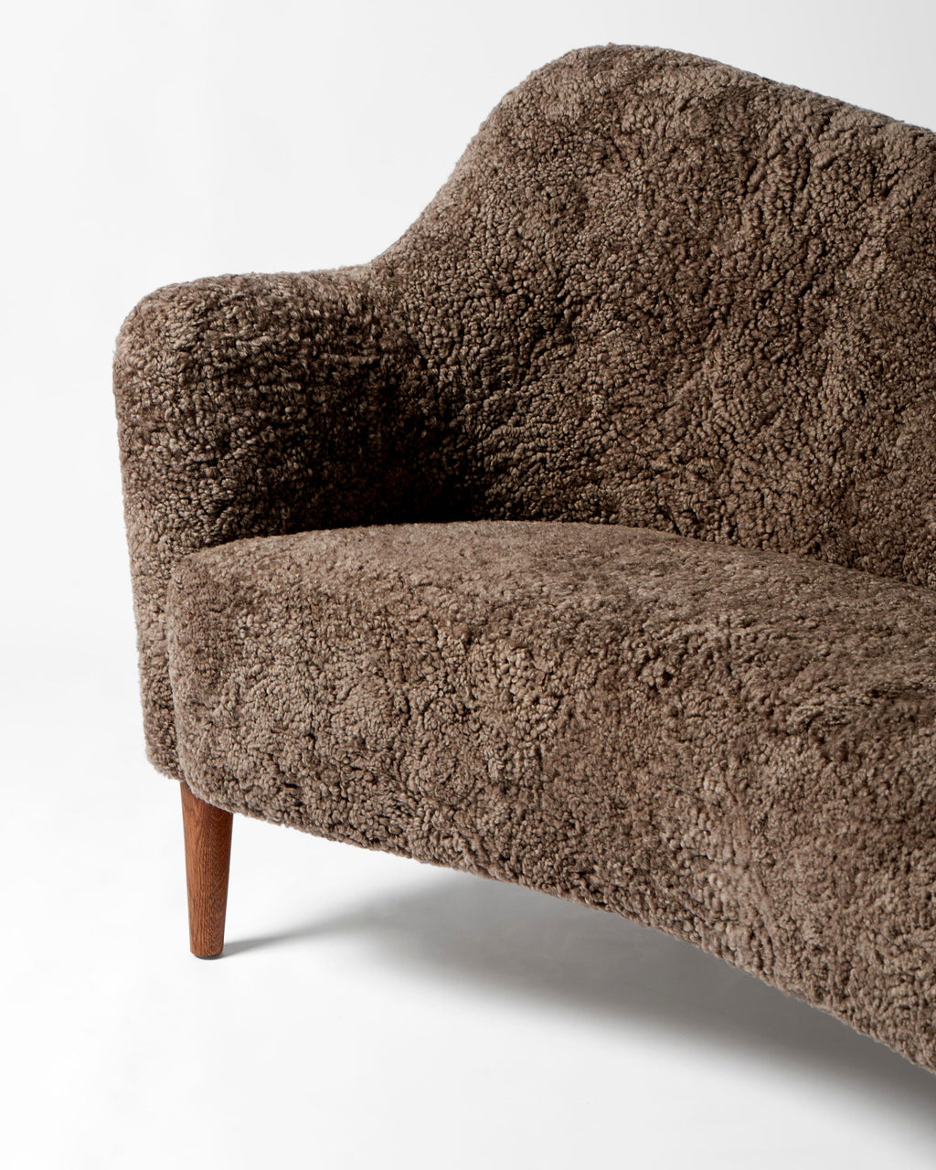 https://a.1stdibscdn.com/sheepskin-sofa-by-alfred-christensen-c1950s-for-sale-picture-6/f_13332/f_448865121746459303866/Alfred_Christiansen_185_Sofa5403_r1_crop_2000x2500px_copy_master.jpg