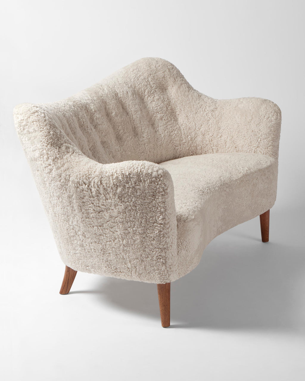 https://a.1stdibscdn.com/sheepskin-sofa-by-alfred-christensen-c1950s-for-sale-picture-8/f_13332/f_389205821746458240068/Alfred_Christiansen_185_Sofa5410_r1_crop_2000x2500px_copy_master.jpg