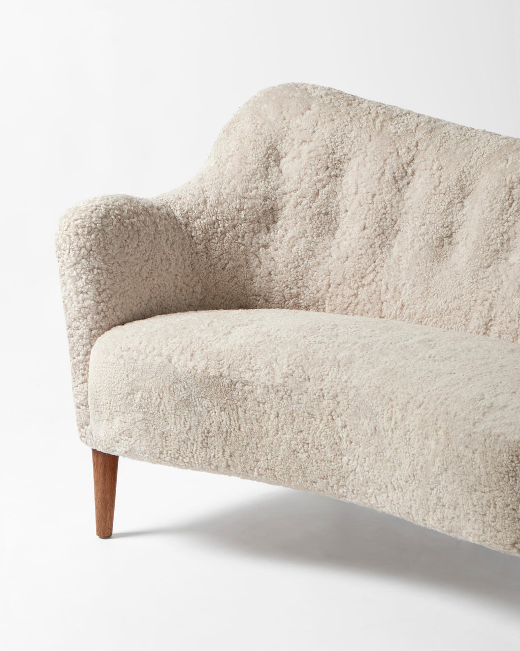 https://a.1stdibscdn.com/sheepskin-sofa-by-alfred-christensen-c1950s-for-sale-picture-9/f_13332/f_389205821746458240131/Alfred_Christiansen_185_Sofa5421_r1_crop_2000x2500px_copy_master.jpg