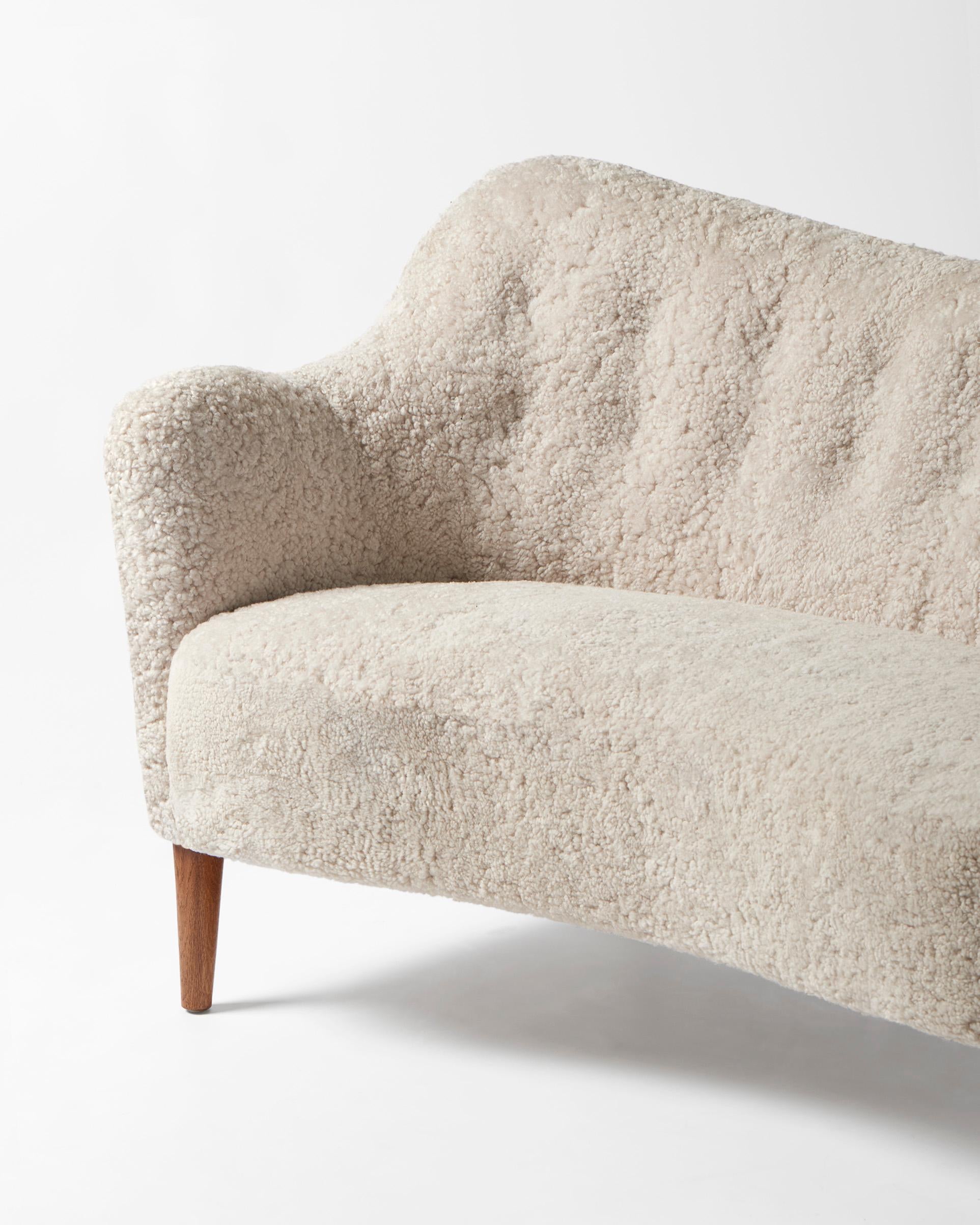 https://a.1stdibscdn.com/sheepskin-sofa-by-alfred-christensen-c1950s-for-sale-picture-9/f_13332/f_389205821746458240131/Alfred_Christiansen_185_Sofa5421_r1_crop_2000x2500px_copy_master.jpg
