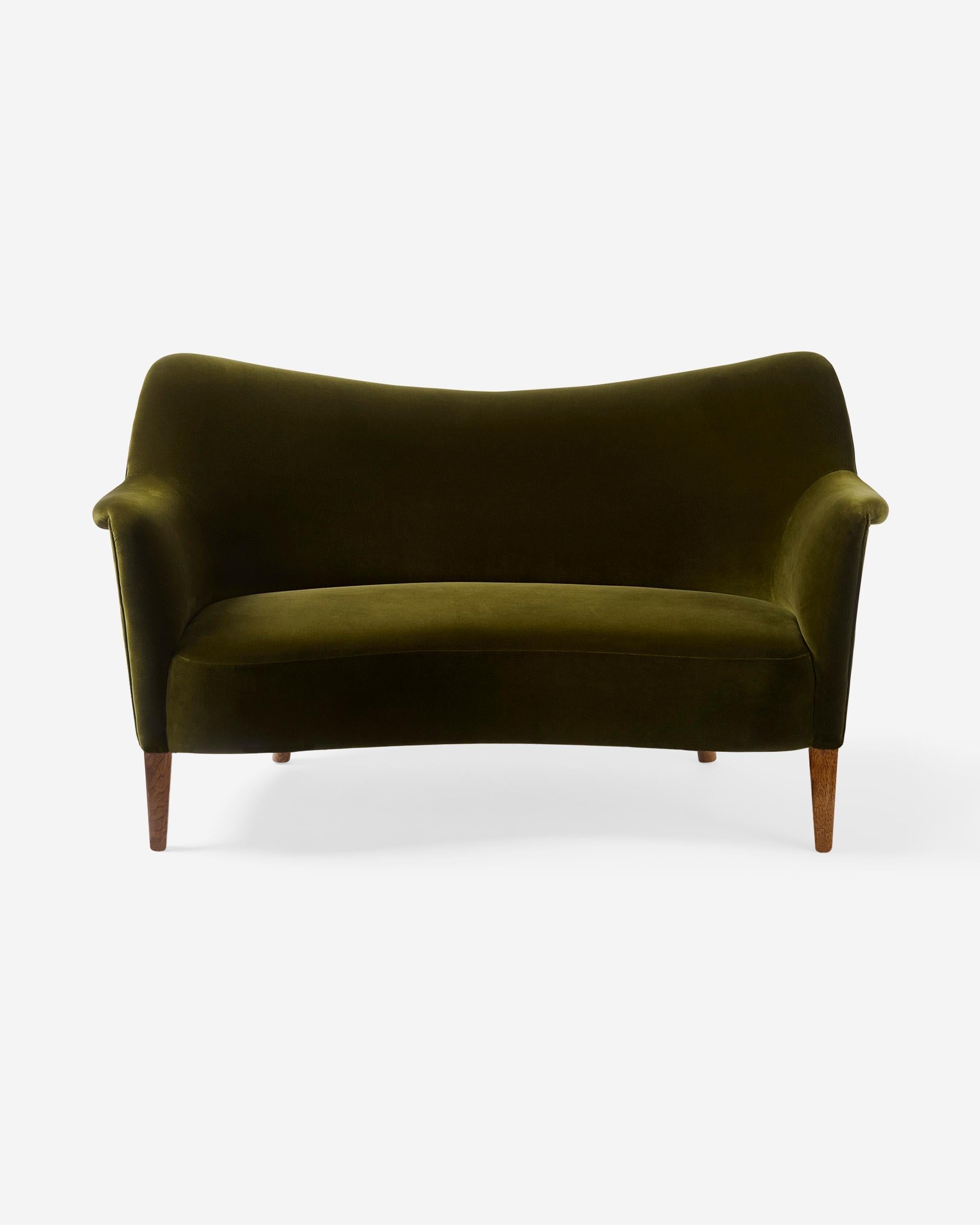 https://a.1stdibscdn.com/velvet-love-seat-sofa-by-alfred-christensen-c1950s-for-sale-picture-3/f_13332/f_448889221746474857294/Alfred_Kristiansen_185_Sofa_Moss0293_r1_layered_crop_2000x2500px_copy_master.jpg