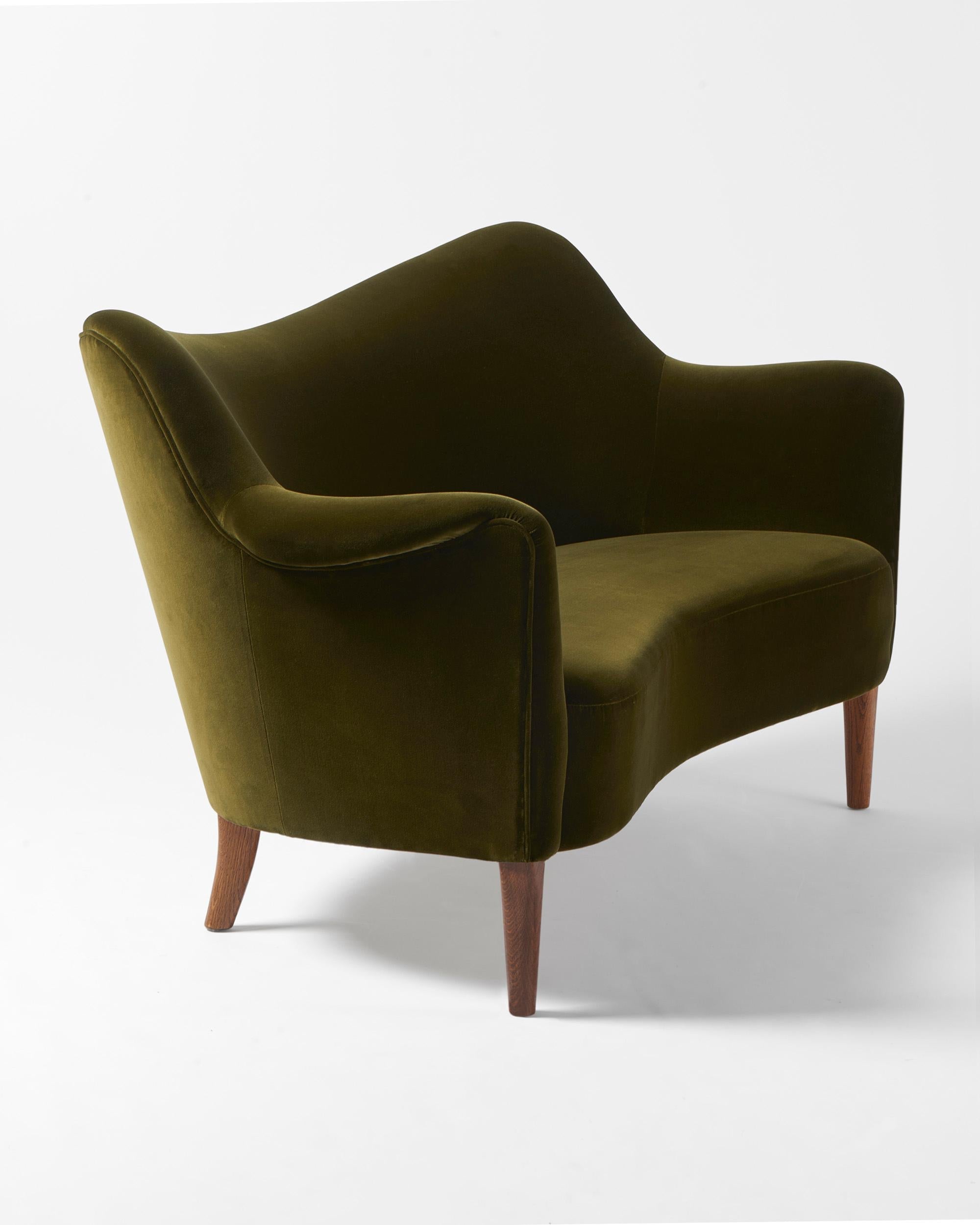 https://a.1stdibscdn.com/velvet-love-seat-sofa-by-alfred-christensen-c1950s-for-sale-picture-8/f_13332/f_448889221746474867446/Alfred_Kristiansen_185_Sofa_Moss5083_r1_crop_2000x2500px_copy_master.jpg