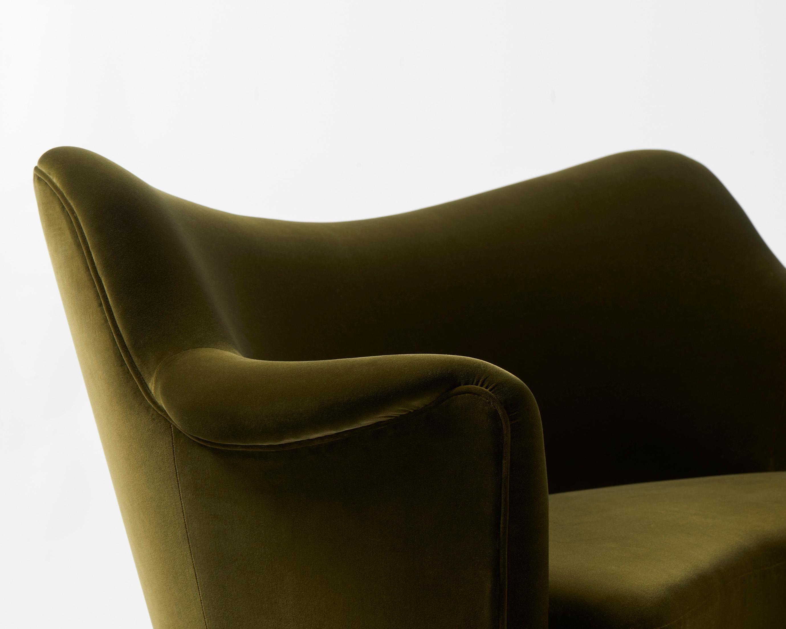 https://a.1stdibscdn.com/velvet-love-seat-sofa-by-alfred-christensen-c1950s-for-sale-picture-7/f_13332/f_448889221746474876173/Alfred_Kristiansen_185_Sofa_Moss5085_r1_H2500px_copy_master.jpg
