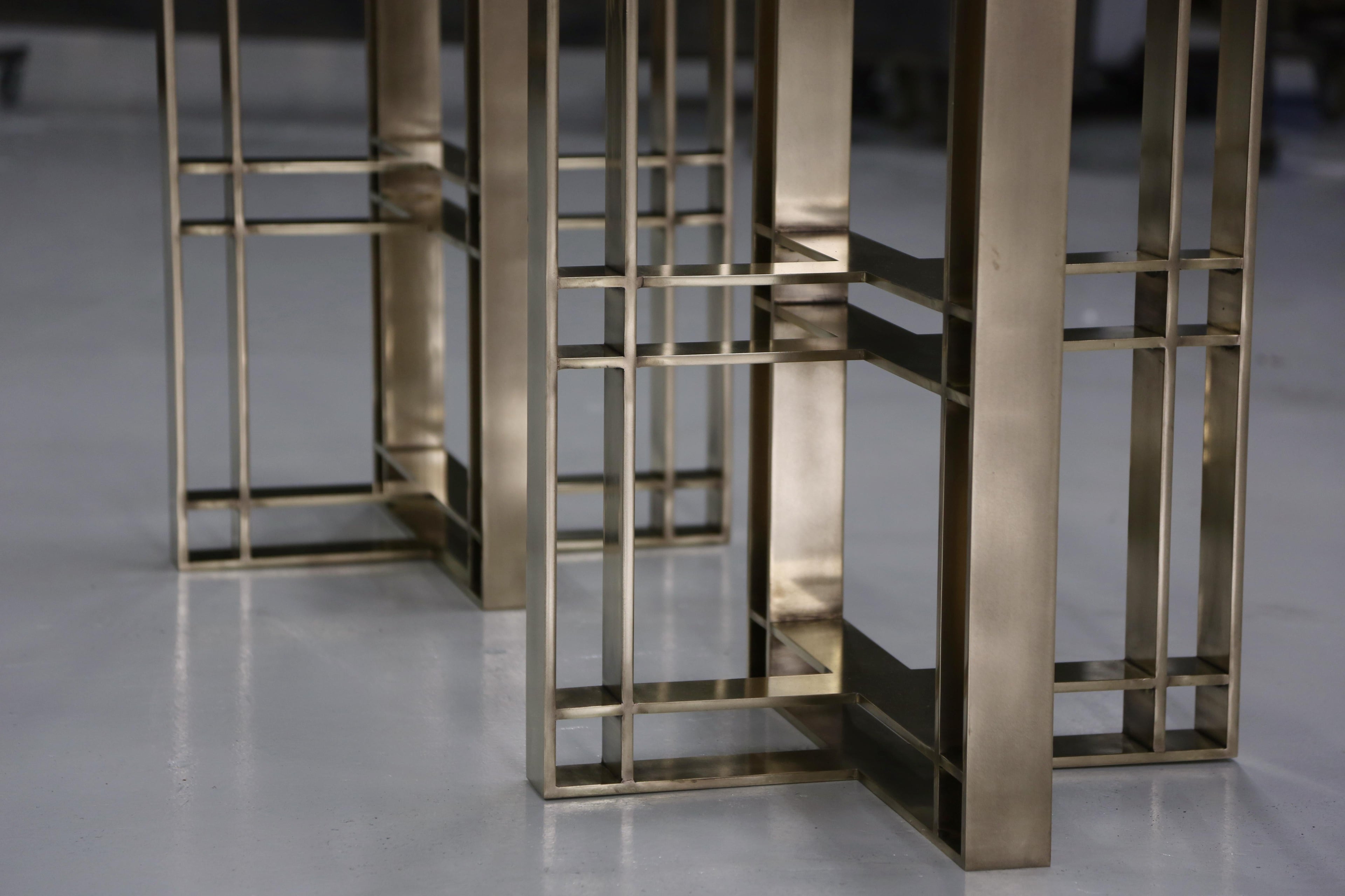 https://a.1stdibscdn.com/athwart-dining-table-all-patinated-brass-made-in-britain-for-sale-picture-5/f_25883/f_274701921679922838923/All_Brass_Athwart_6_master.JPG