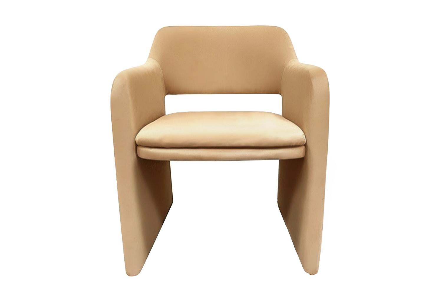 https://a.1stdibscdn.com/contemporary-sculptural-pink-velvet-dining-chair-alquimia-for-sale-picture-4/f_105132/f_456356621751272199228/Alquimia_1_cream_master.jpg