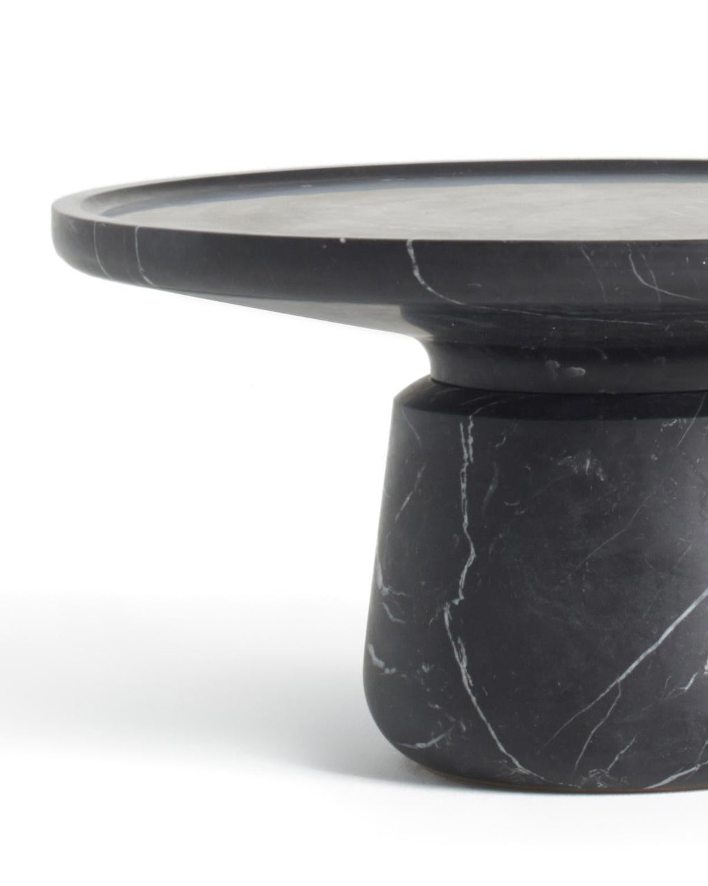 https://a.1stdibscdn.com/new-modern-side-table-in-black-marquina-marble-creator-ivan-colominas-for-sale-picture-2/f_28003/f_220615521744735067505/Altana_L_black_detail_master.jpg