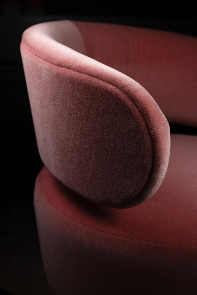 https://a.1stdibscdn.com/21st-century-modern-caju-armchair-handcrafted-in-portugal-by-greenapple-for-sale-picture-8/f_53532/f_251709921630682285065/Ambiente_2_04_agosto_20_master.jpg?width=768